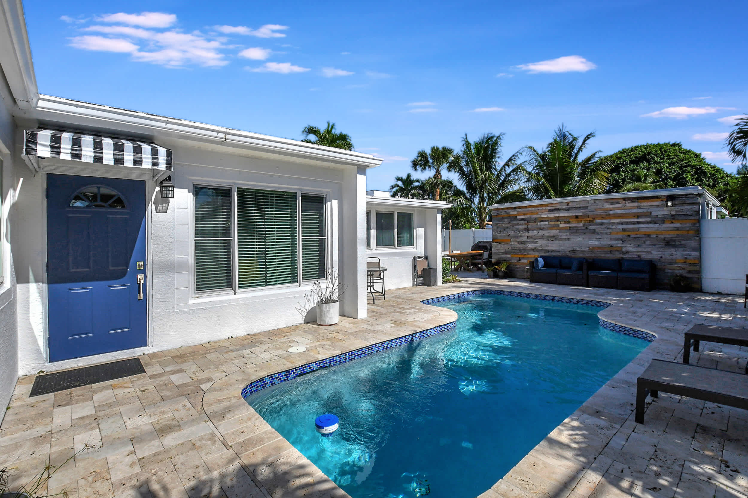 Modern and Updated Delray Beach Escape Sleeps 10! 2