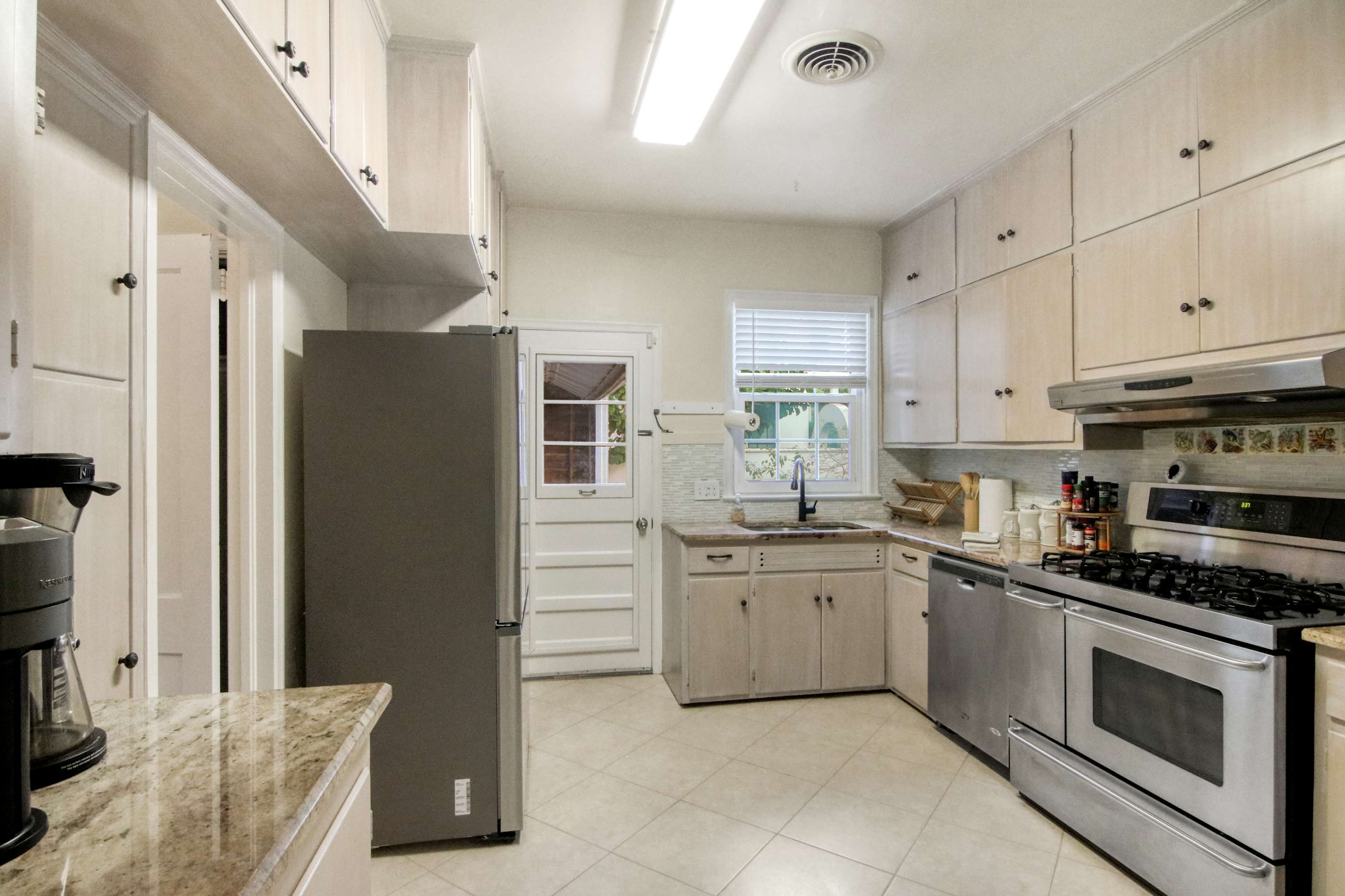 Sun, Shells and Seaspray with Lanai 8