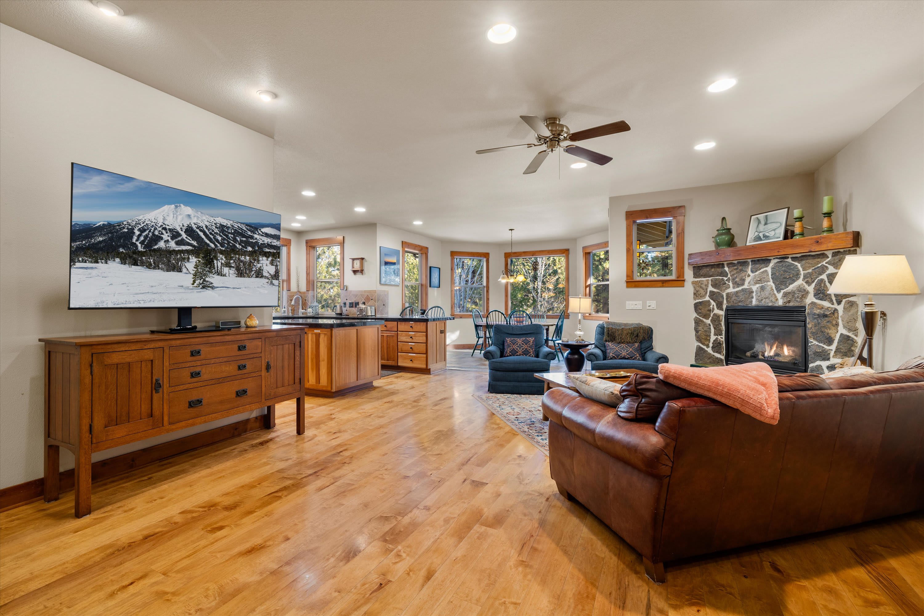 Skyliner Summit - Hot Tub, Pets OK, Prime Location