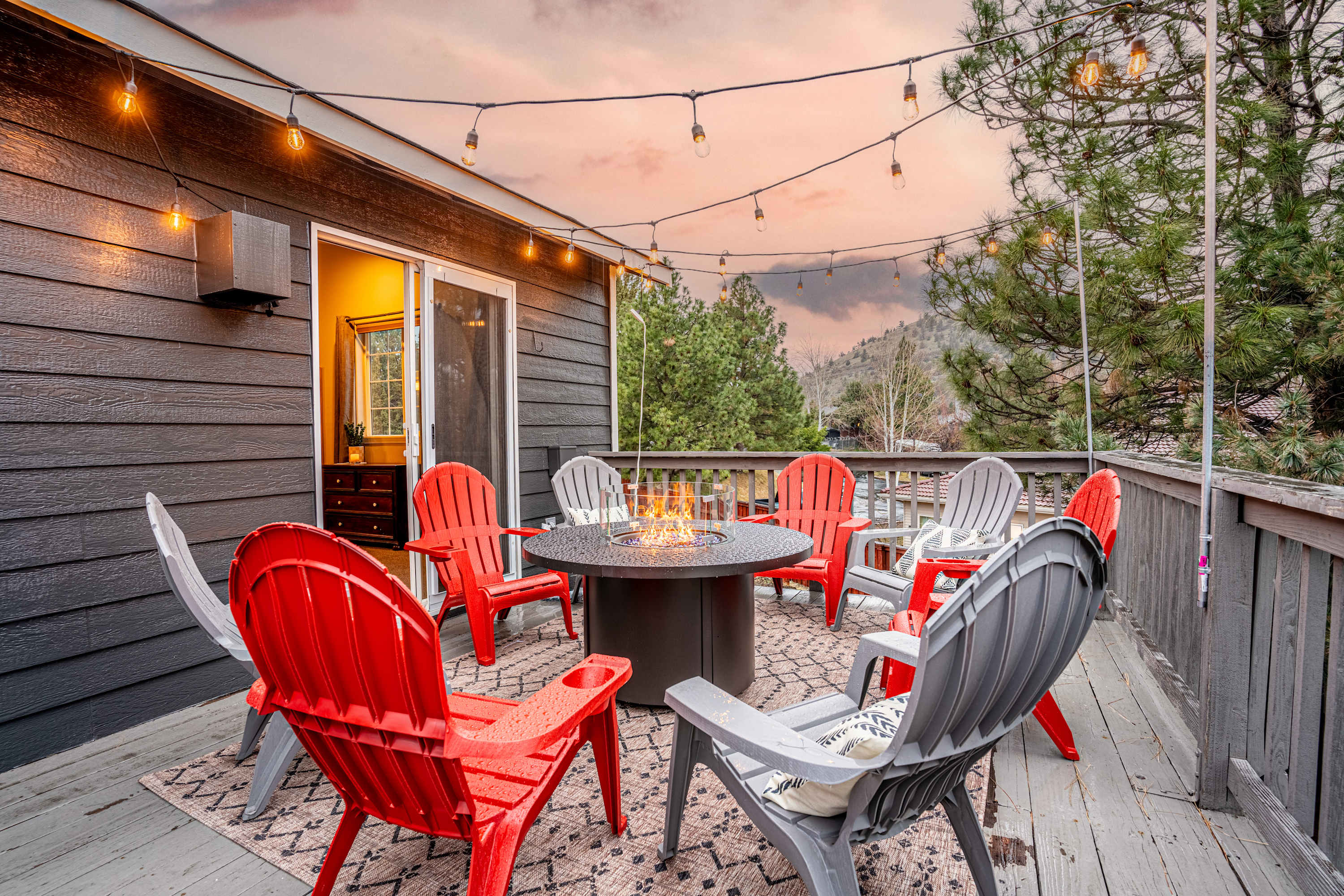 Pilot Butte Retreat | Hot Tub, Pool Table, Fam Fun