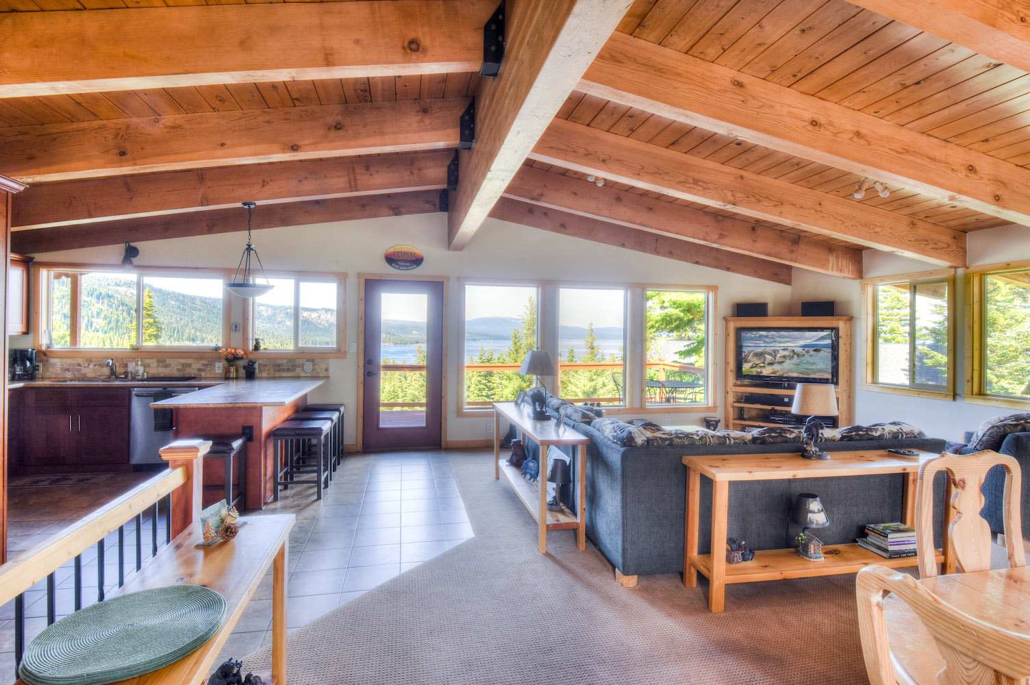 Chamberland Getaway, Lake Views with Deck! 8