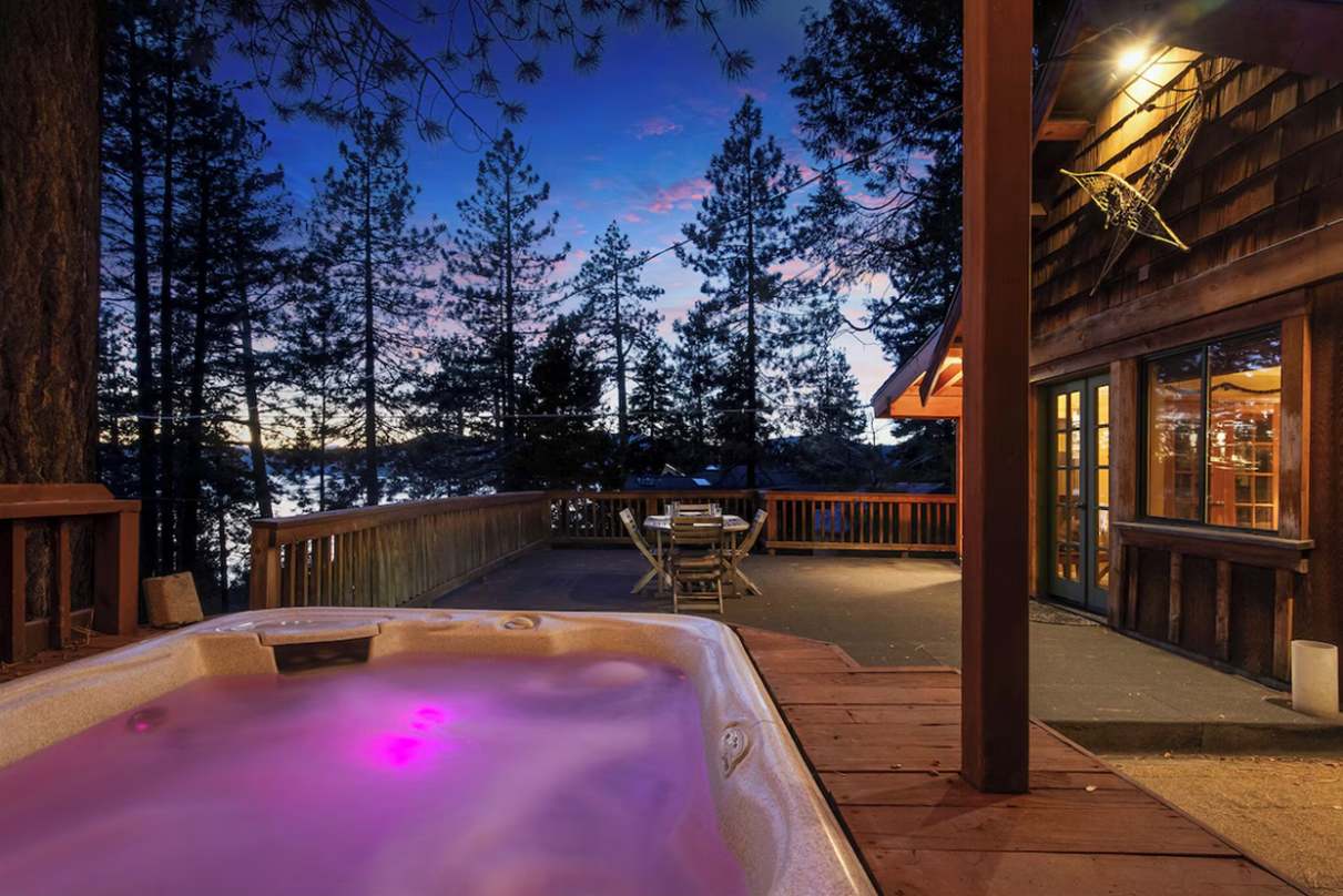 Mountainside Overlook Lake Views & Hot Tub