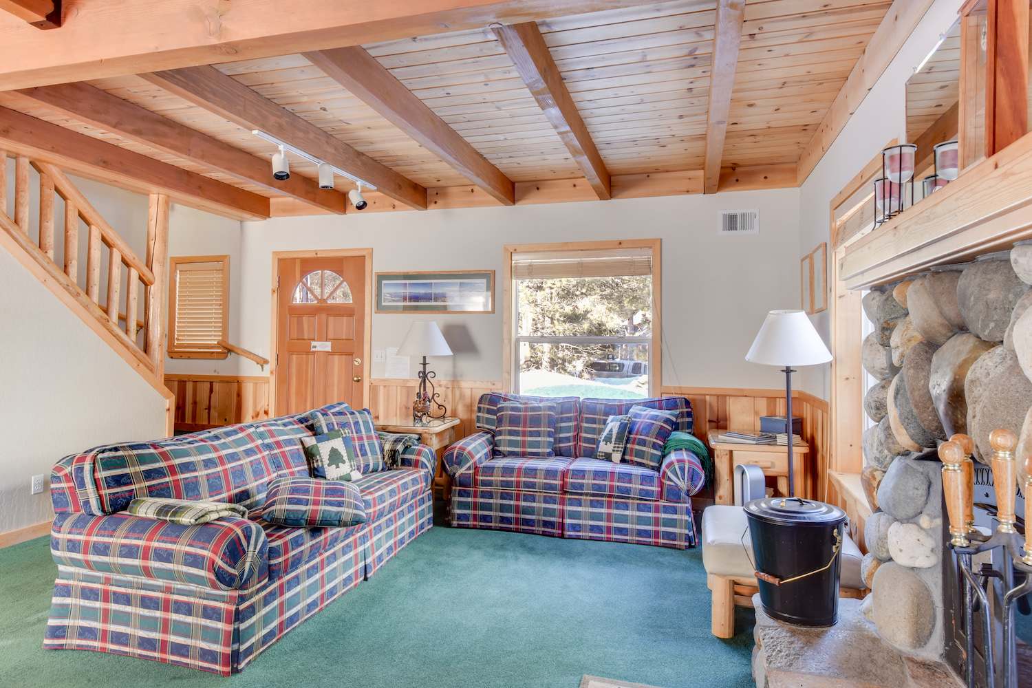 Cozy living room w/ 55