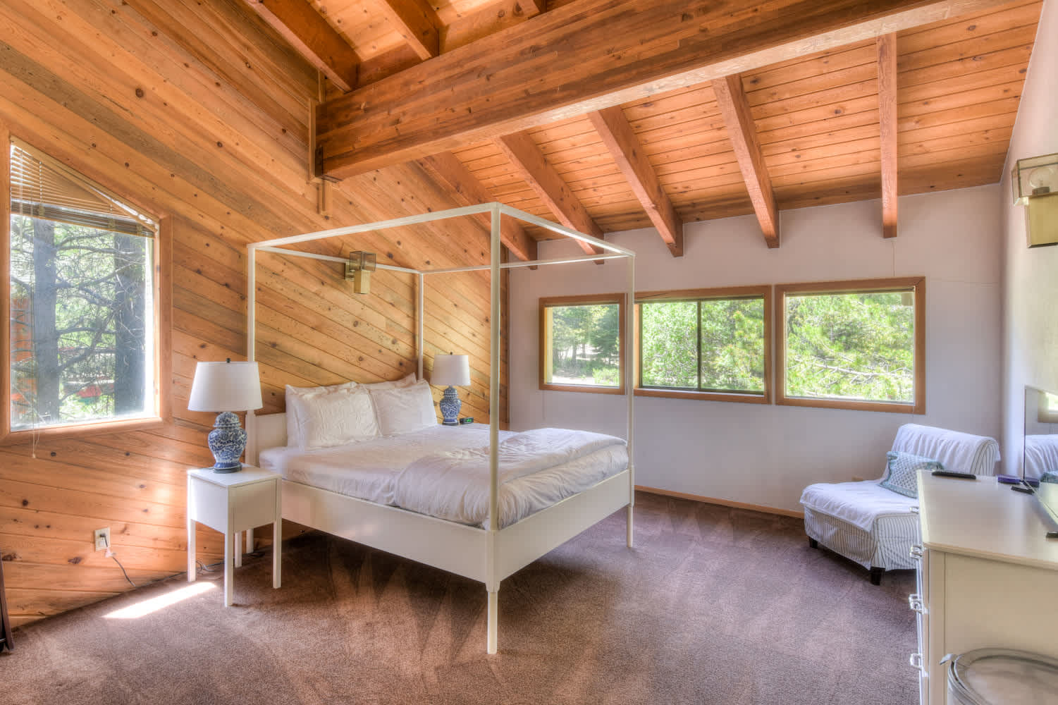 Northwoods Hangout Near Tahoe Donner 5