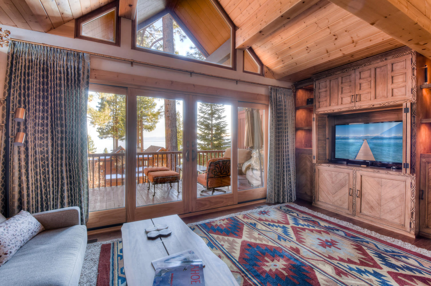 Crystal Shores Villa, Lake Views & Hiking 7