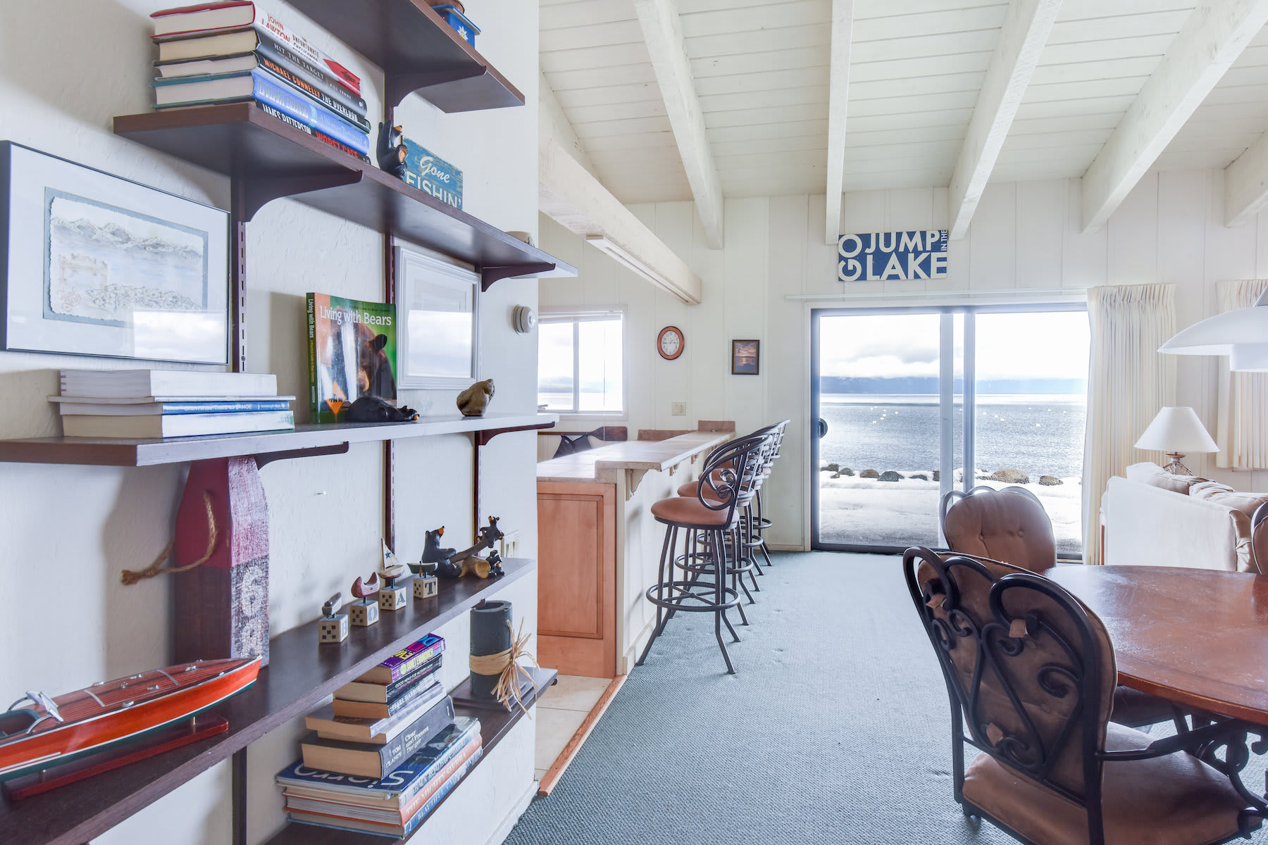 Dining table for 4 with lake views