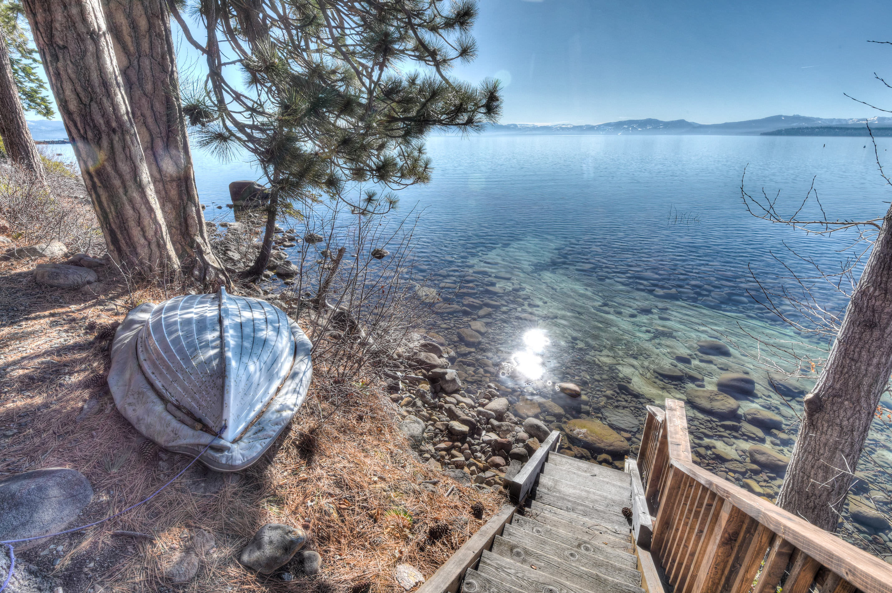 Just steps from the lake - *boat not for guest use