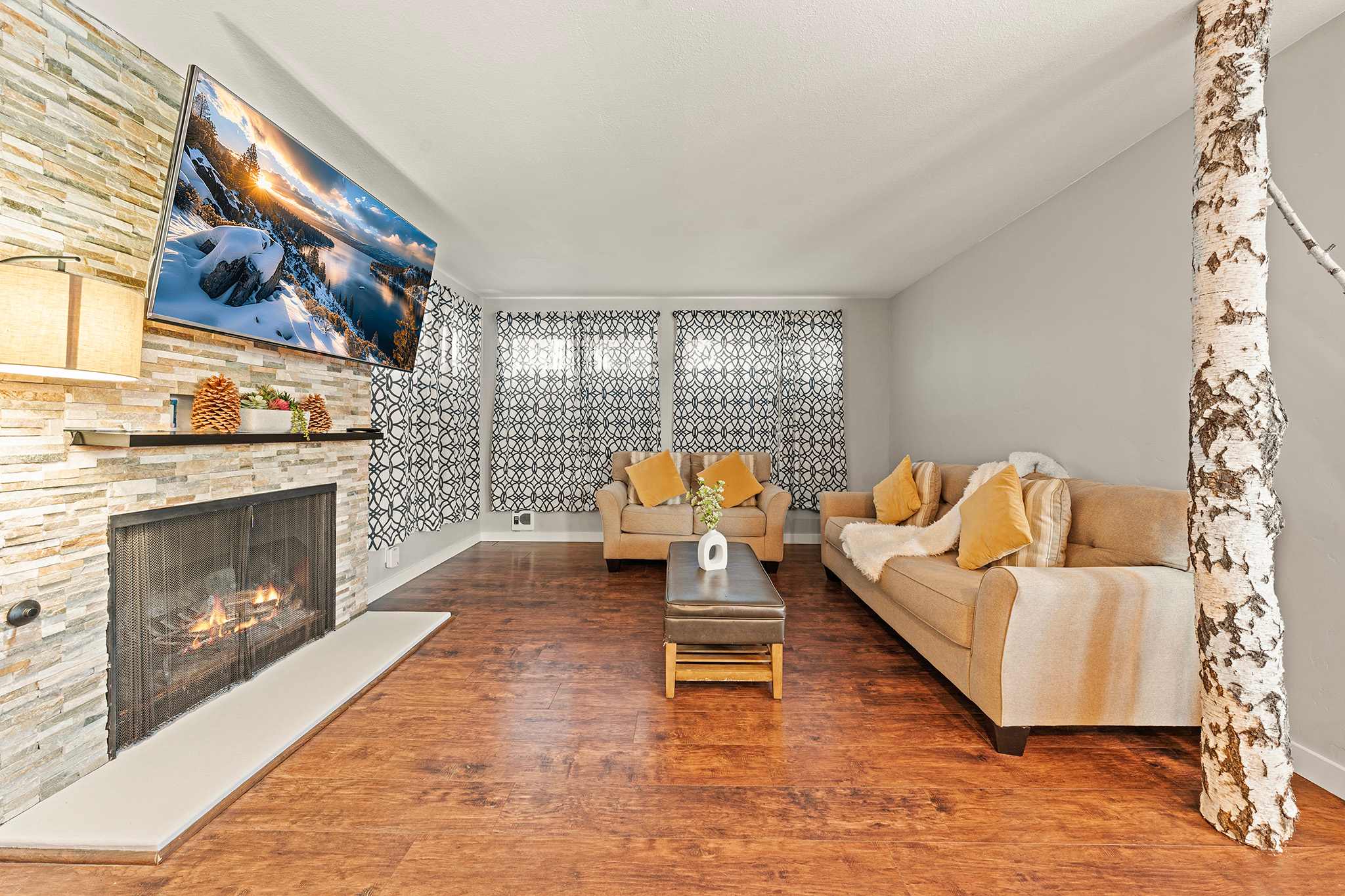 Powder Run Retreat Modern Stay for 6 With On-site Ski Access & Mountain Views