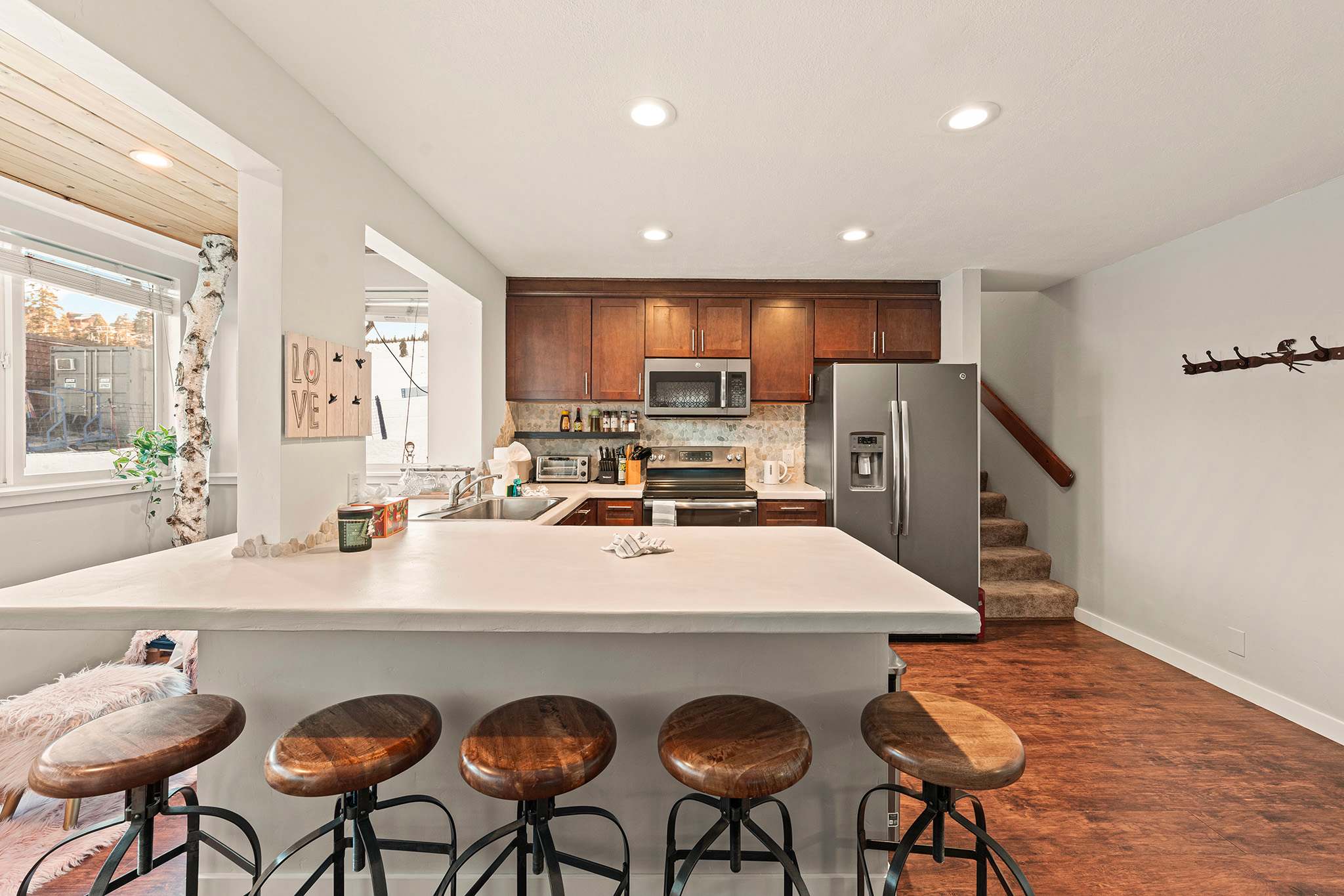 Powder Run Retreat Modern Stay for 6 With On-site Ski Access & Mountain Views 8