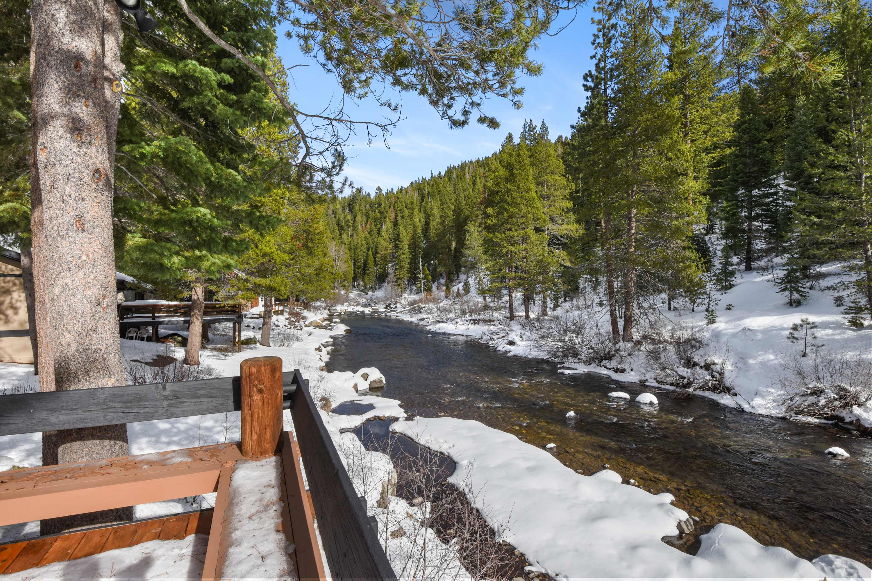 Joy on the River Stunning Waterfront Home for 10 3