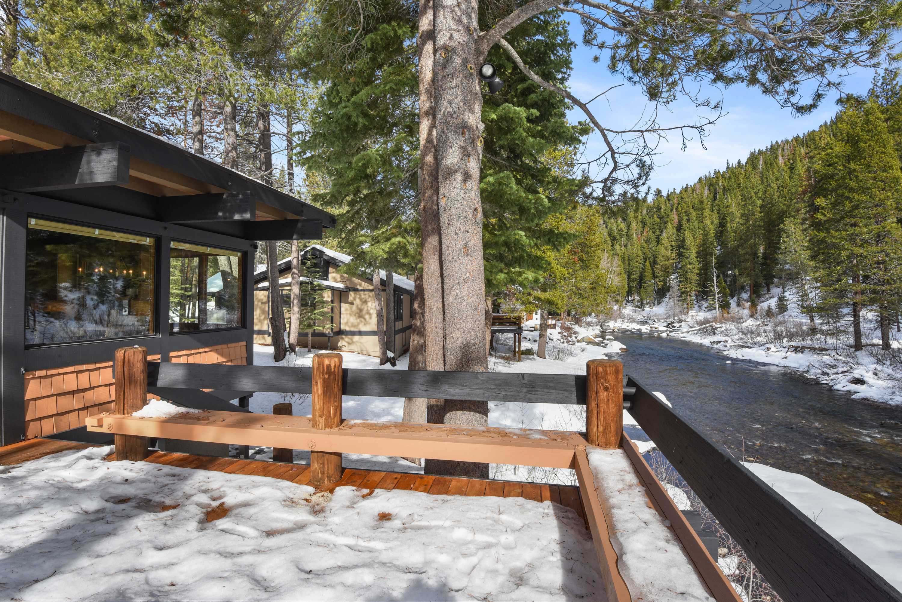 Joy on the River Stunning Waterfront Home for 10 8