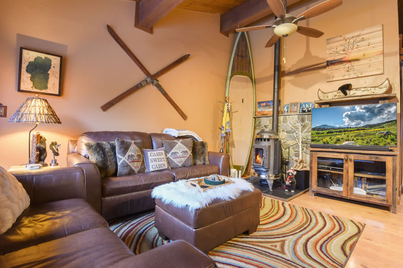 North Lake Tahoe Alpine Retreat 5 Min to Skiing! 8