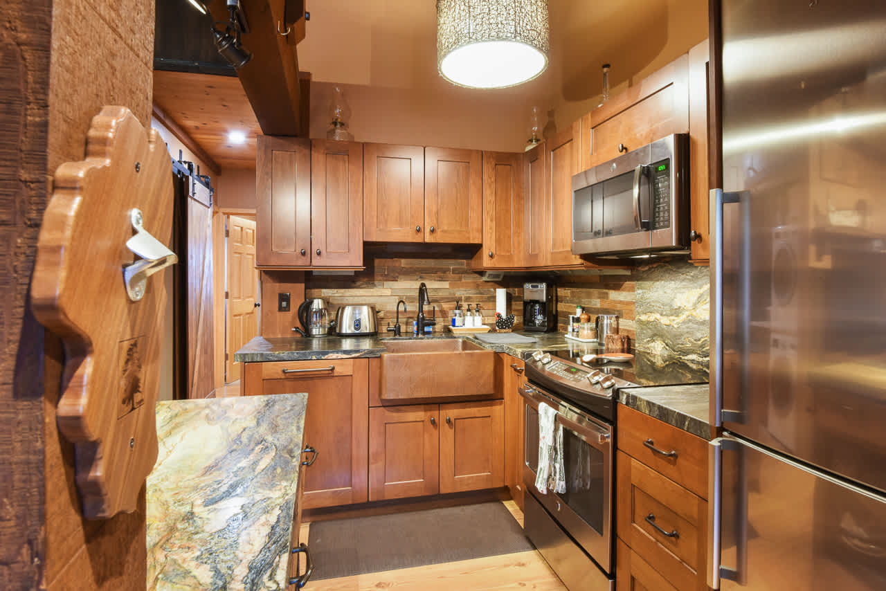 North Lake Tahoe Alpine Retreat 5 Min to Skiing! 4