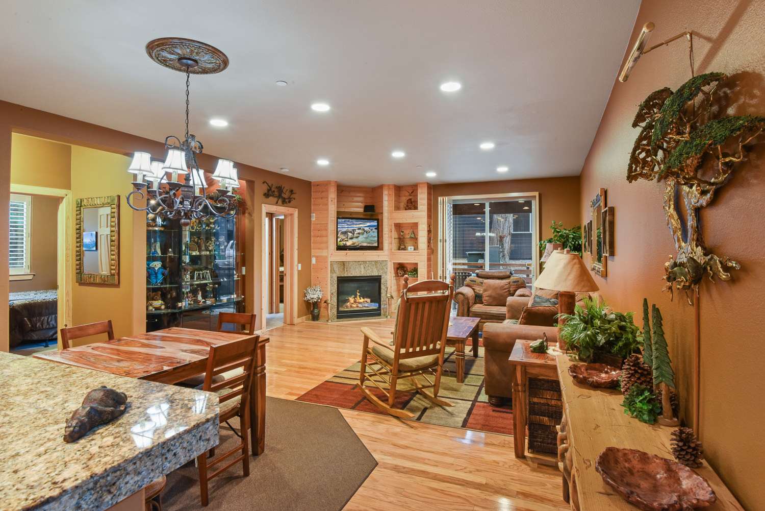 Crystal Charm, Amazing 3 BDR Condo Close to Beaches, Casinos, & Skiing!