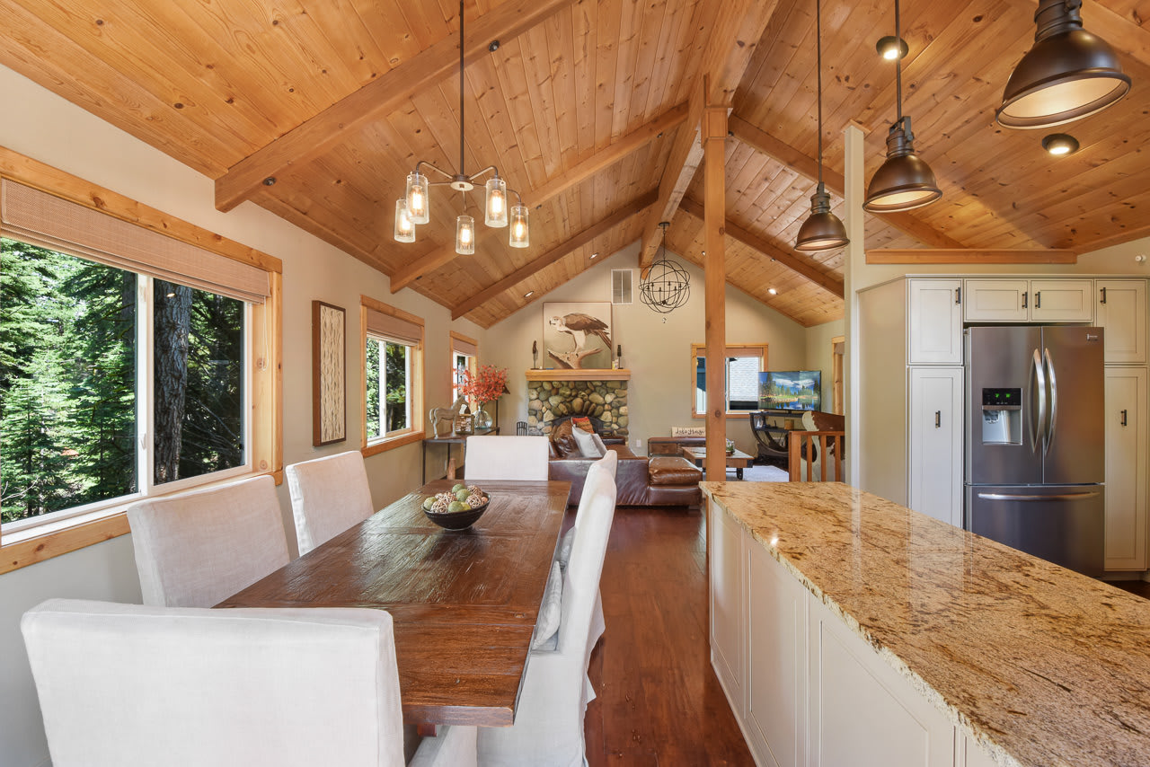 Luxury Tahoe Chalet Minutes to Dining 5