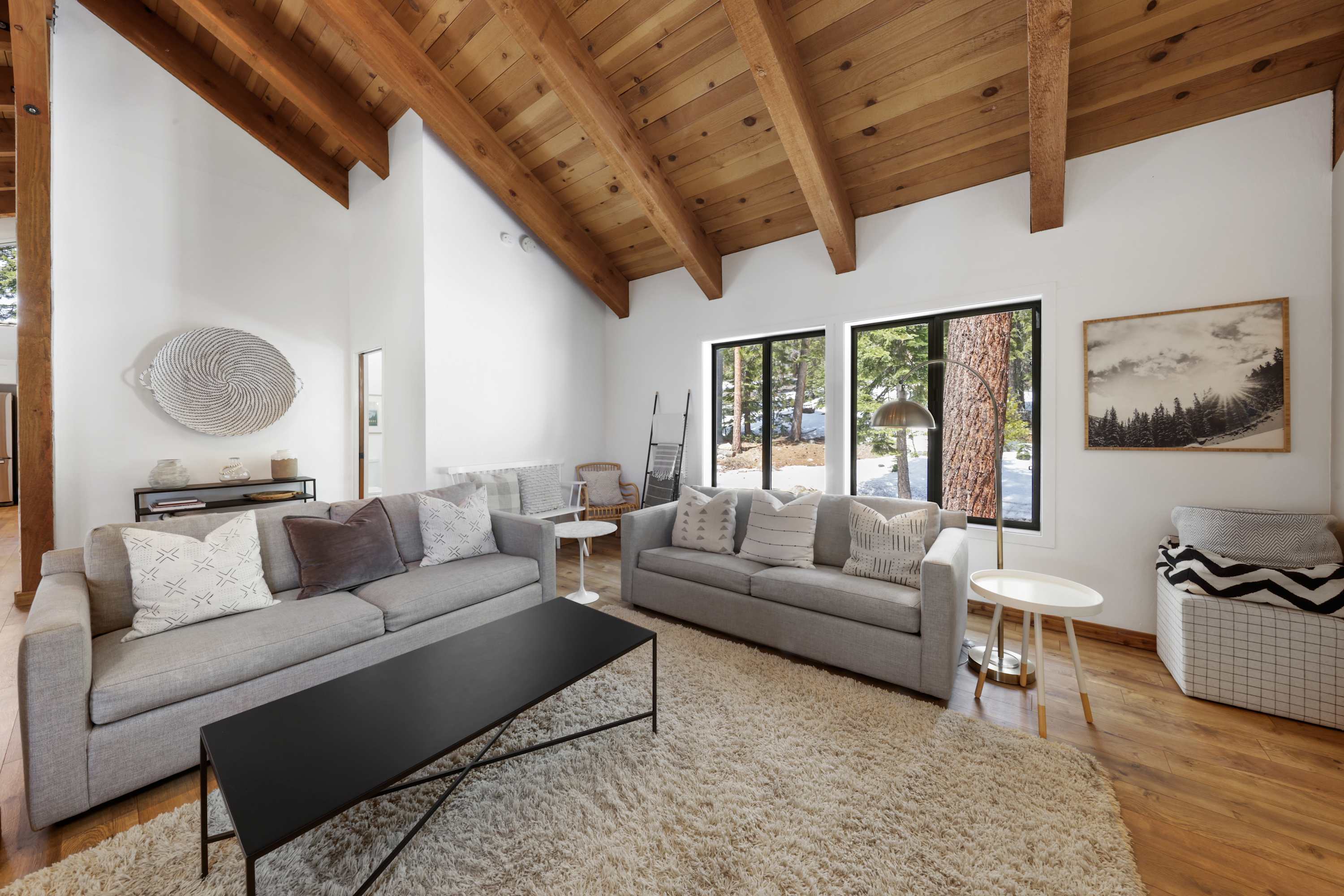 Bright & Modern Cabin, Luxury Home in Carnelian Bay! 4