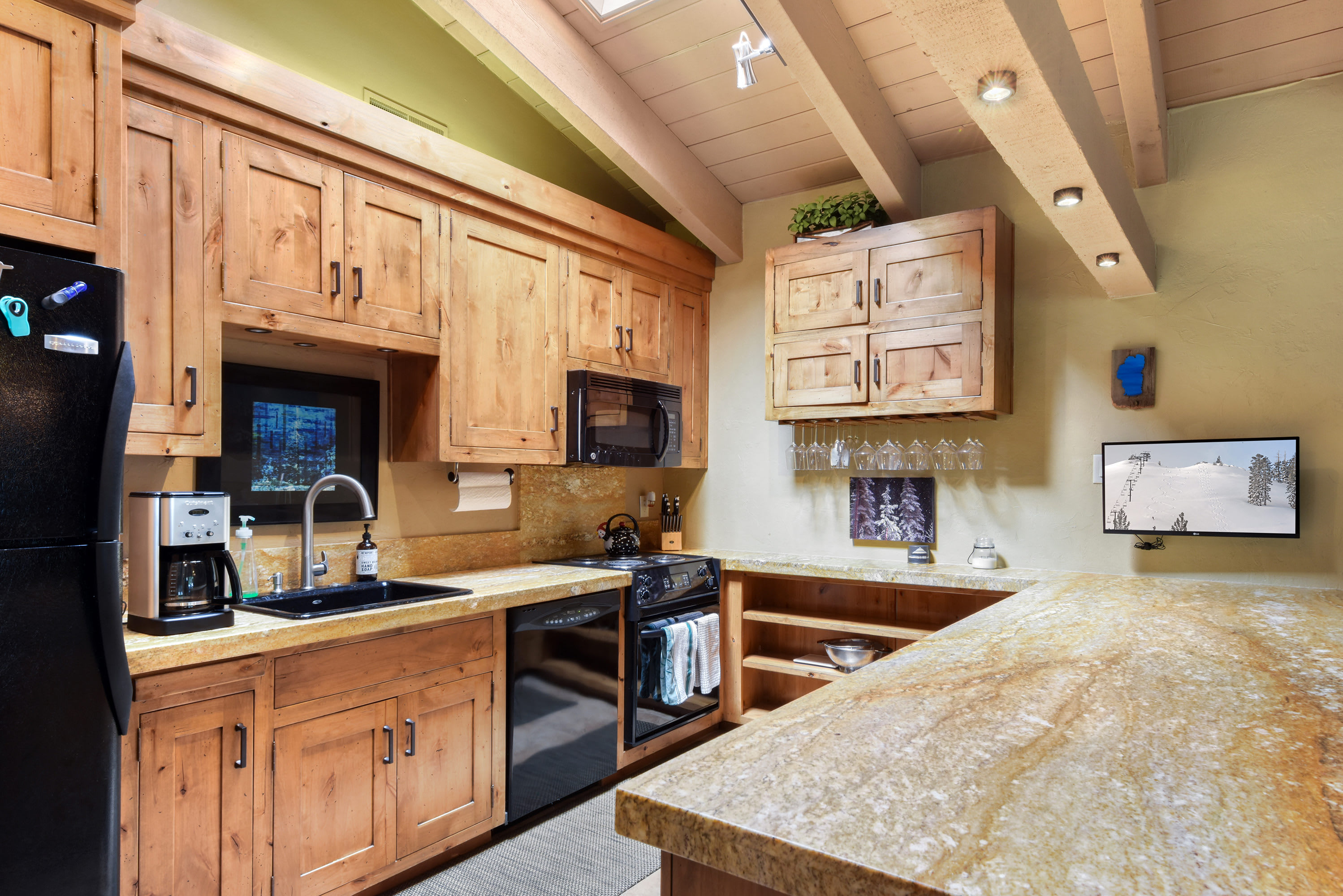 Waters Edge Oasis - Shared Pool & Pier Access 6