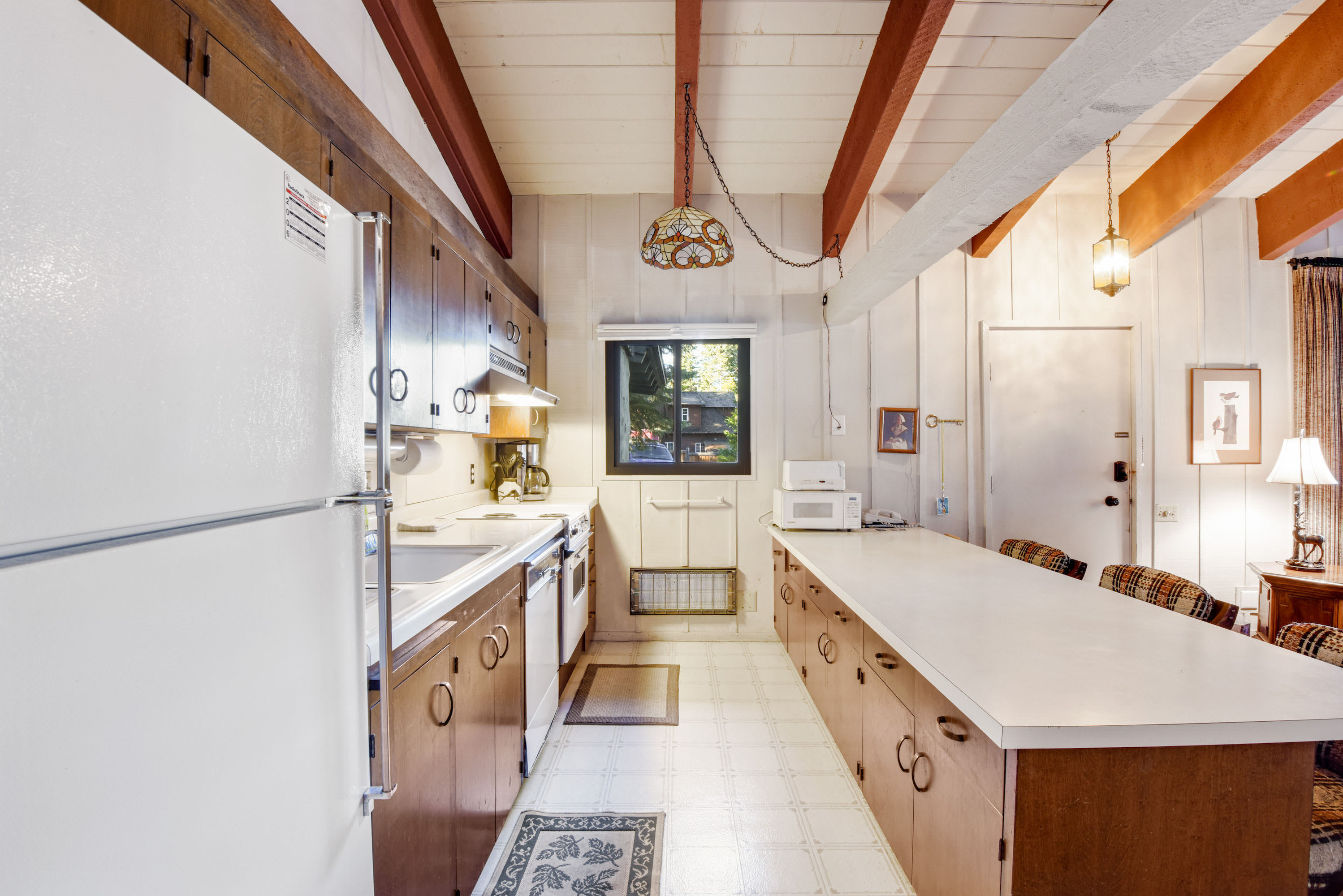 Waters Edge Escape - Patio with BBQ, Near Beach! 4