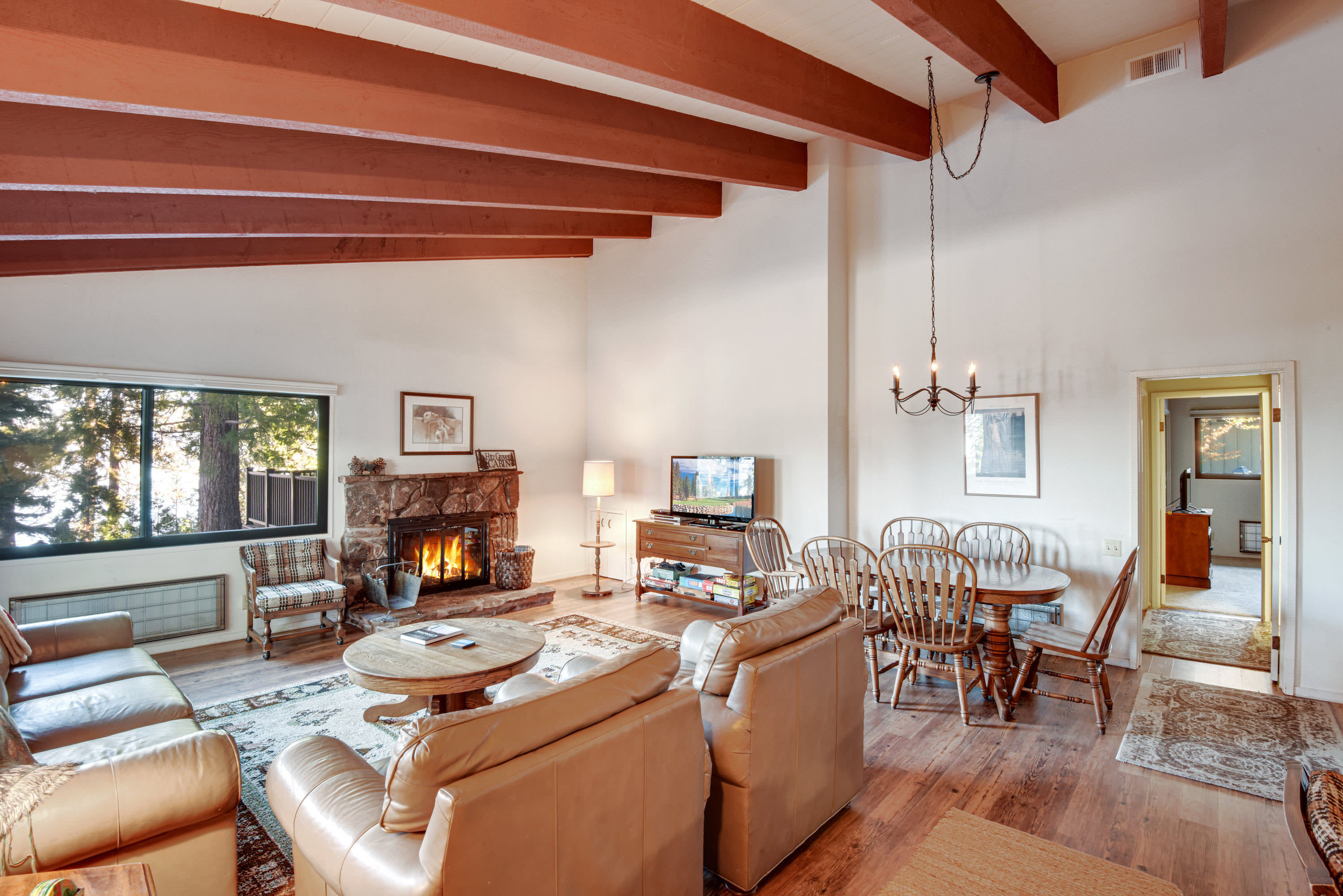 Living room with Smart TV, wood burning fireplace, wifi and comfortable seating