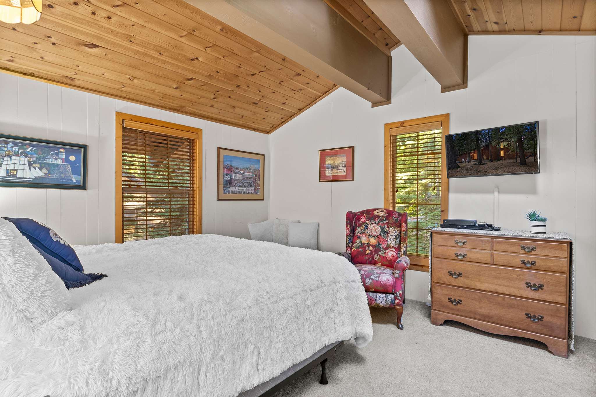 Sundance - Foosball Table, BBQ, Near West Beach 4