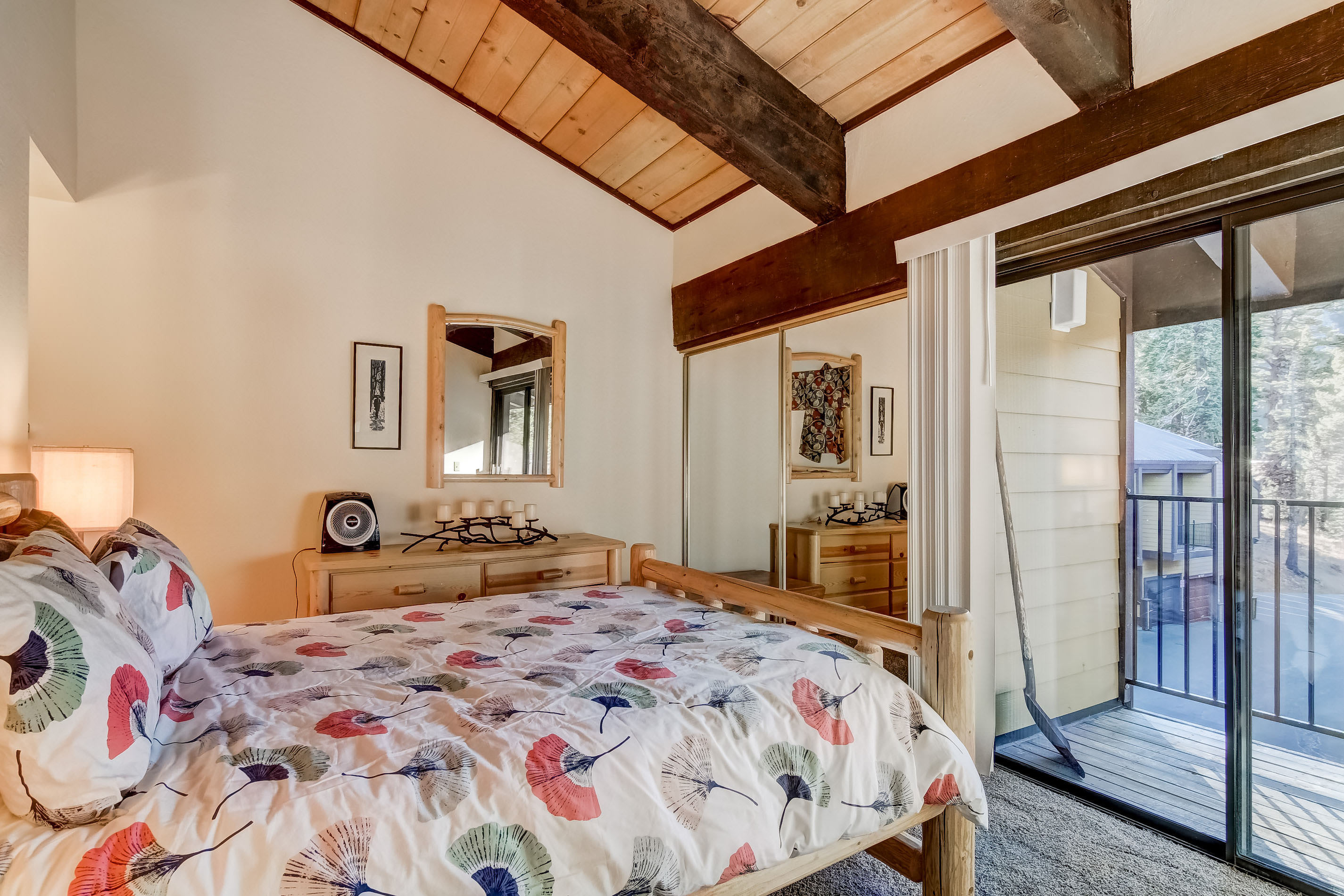 Alpine Meadows Peak, 15 Min to Commons Beach 8