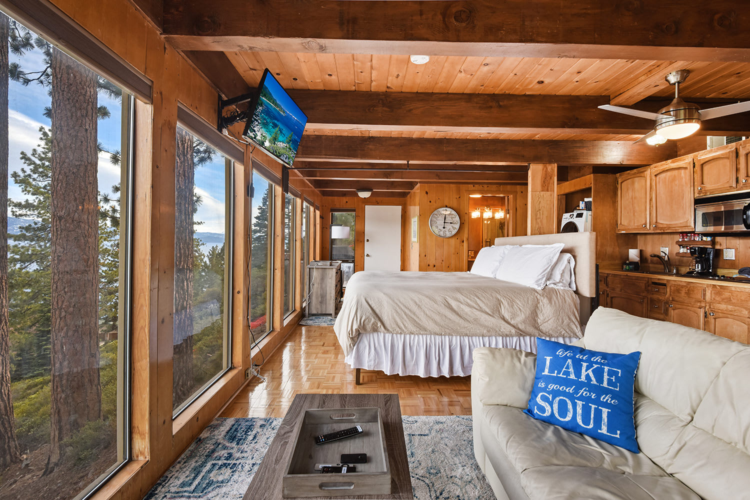 Stunning Views at Stargazer - Lakefront Studio!