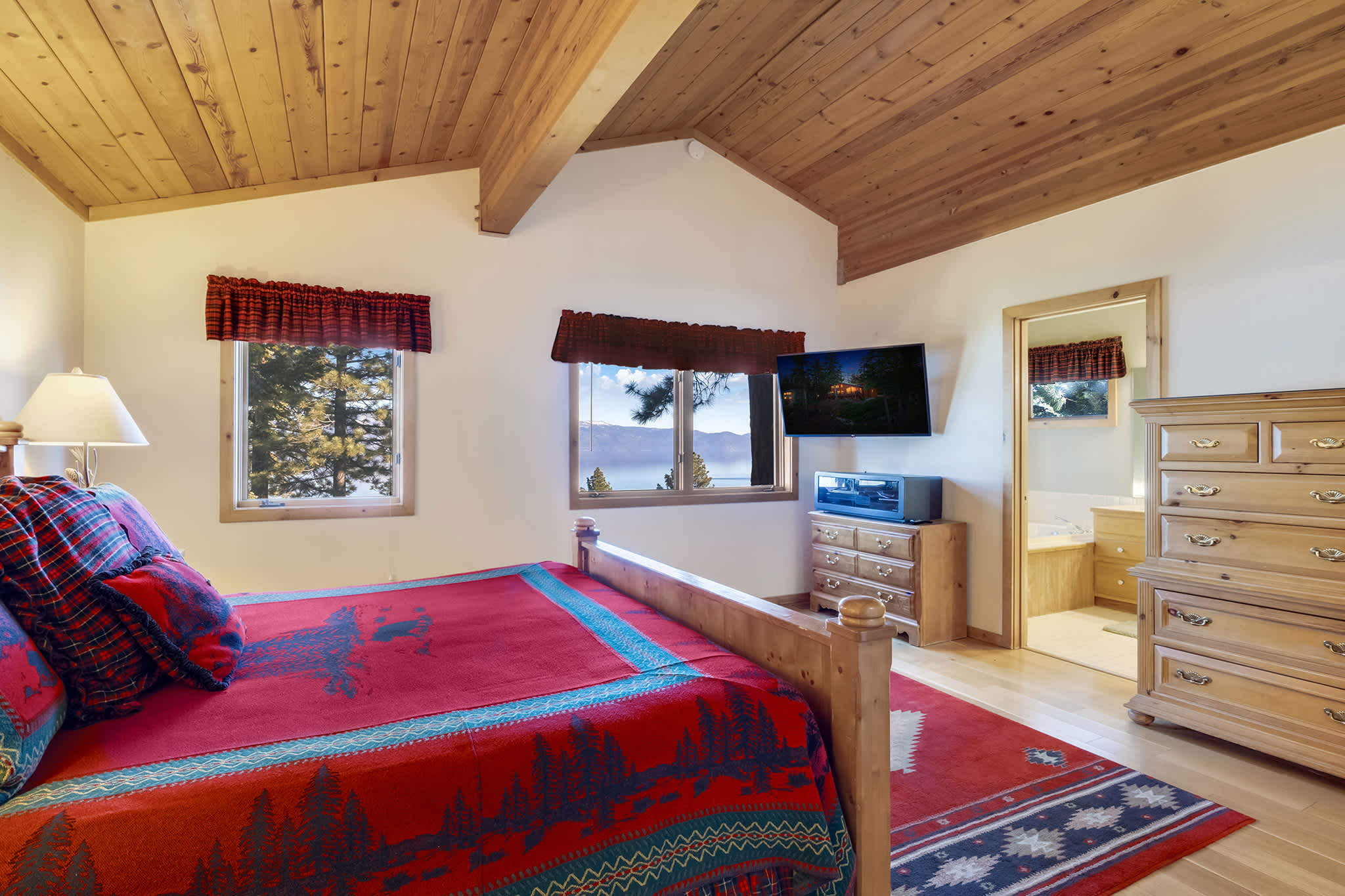 Lakeview Hideaway 3BDR for 8 w Private Hot Tub! 4