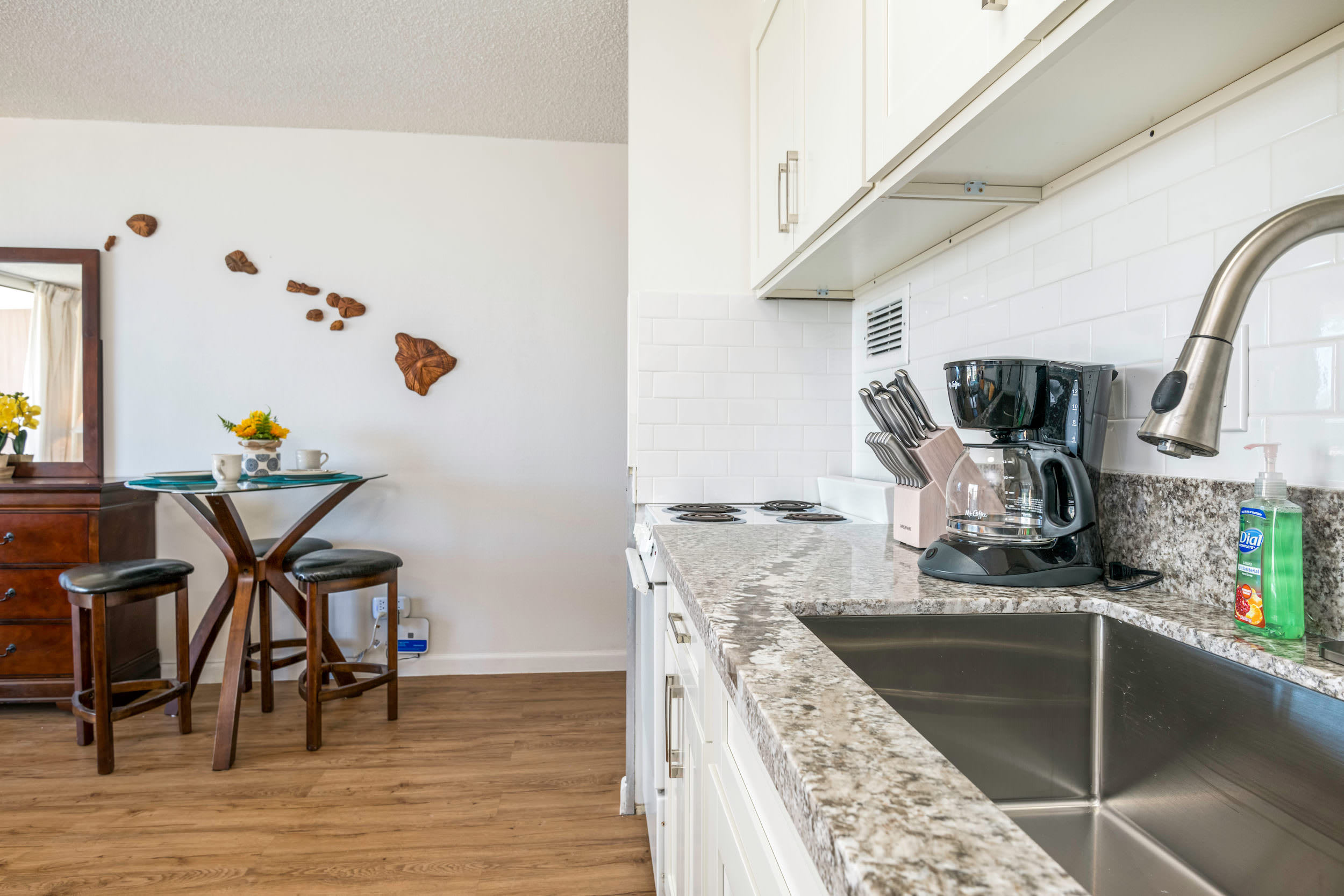 Marine Surf Waikiki w/ Beach Gear & Parking! | Photo 3