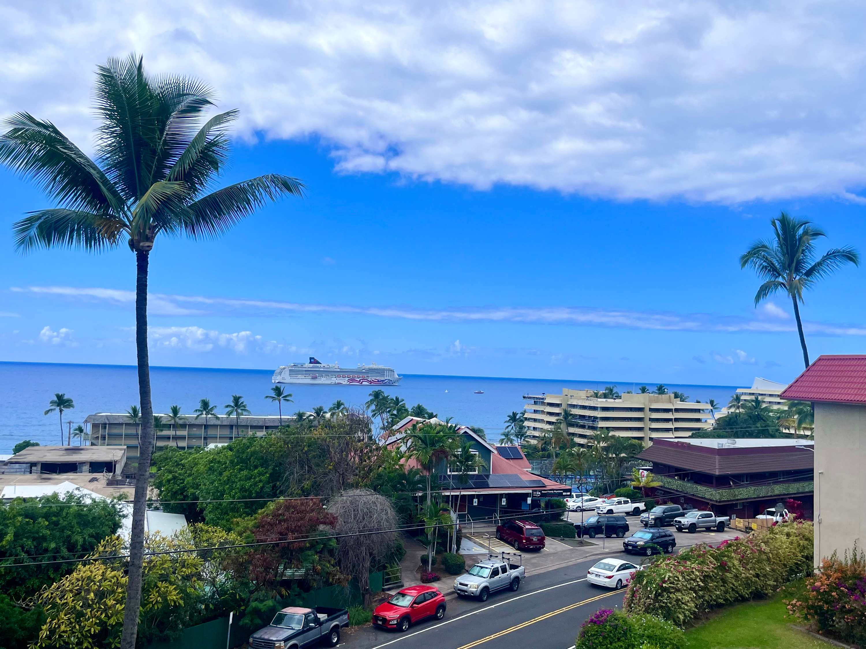 Kona Mansions | Ocean Views & Amenities!