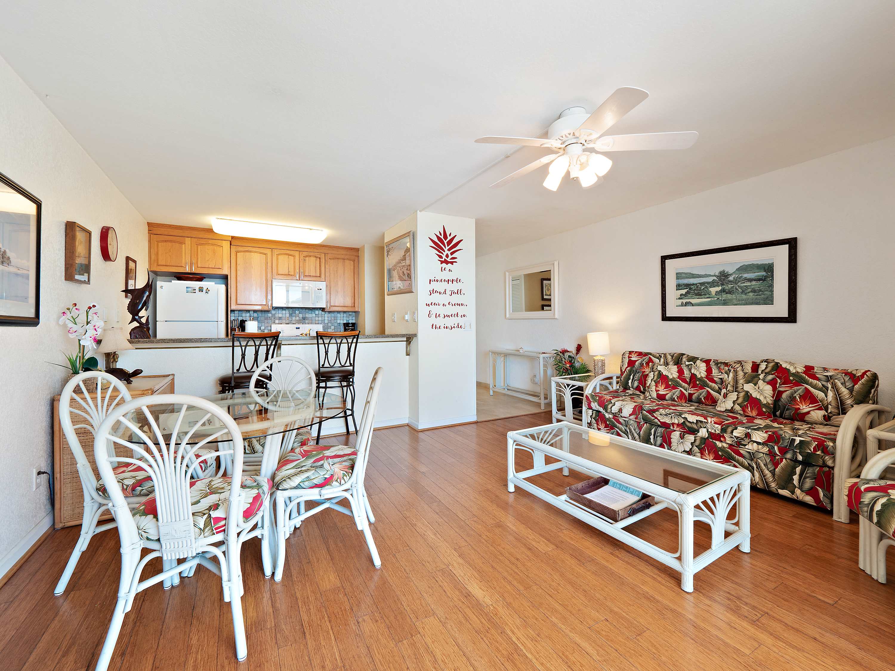 Kona Reef F2 – Charming Oceanfront Condo for 4! 4