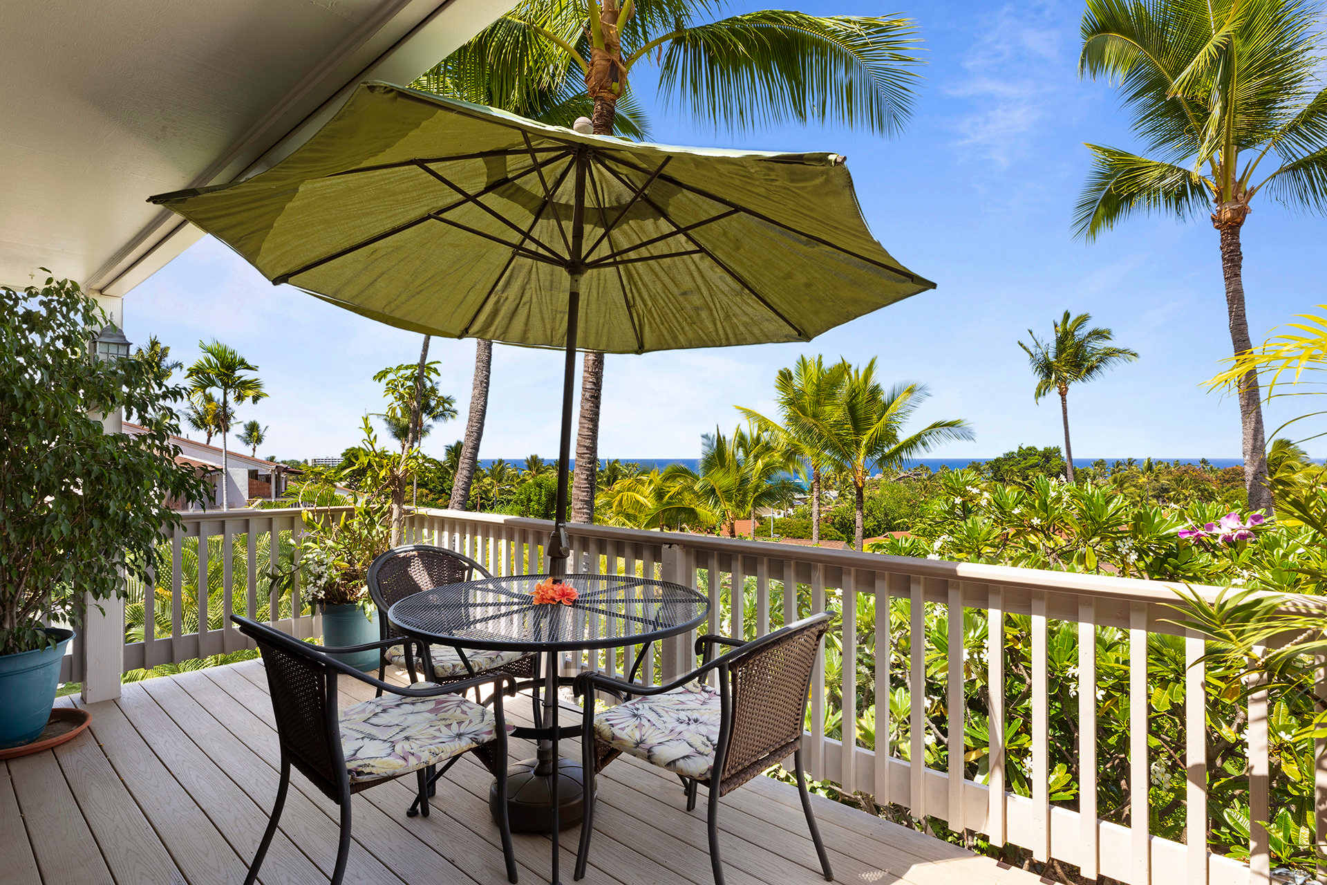 Koana's Ocean Hale | Onsite Pool