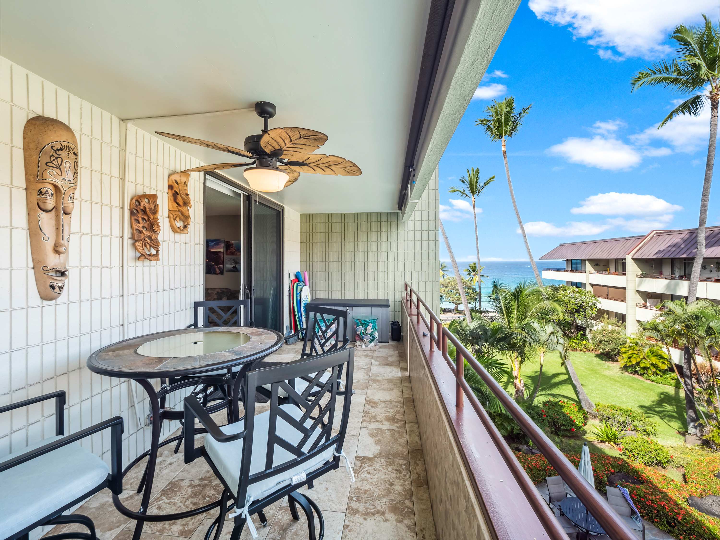 Spacious lanai with outdoor seating