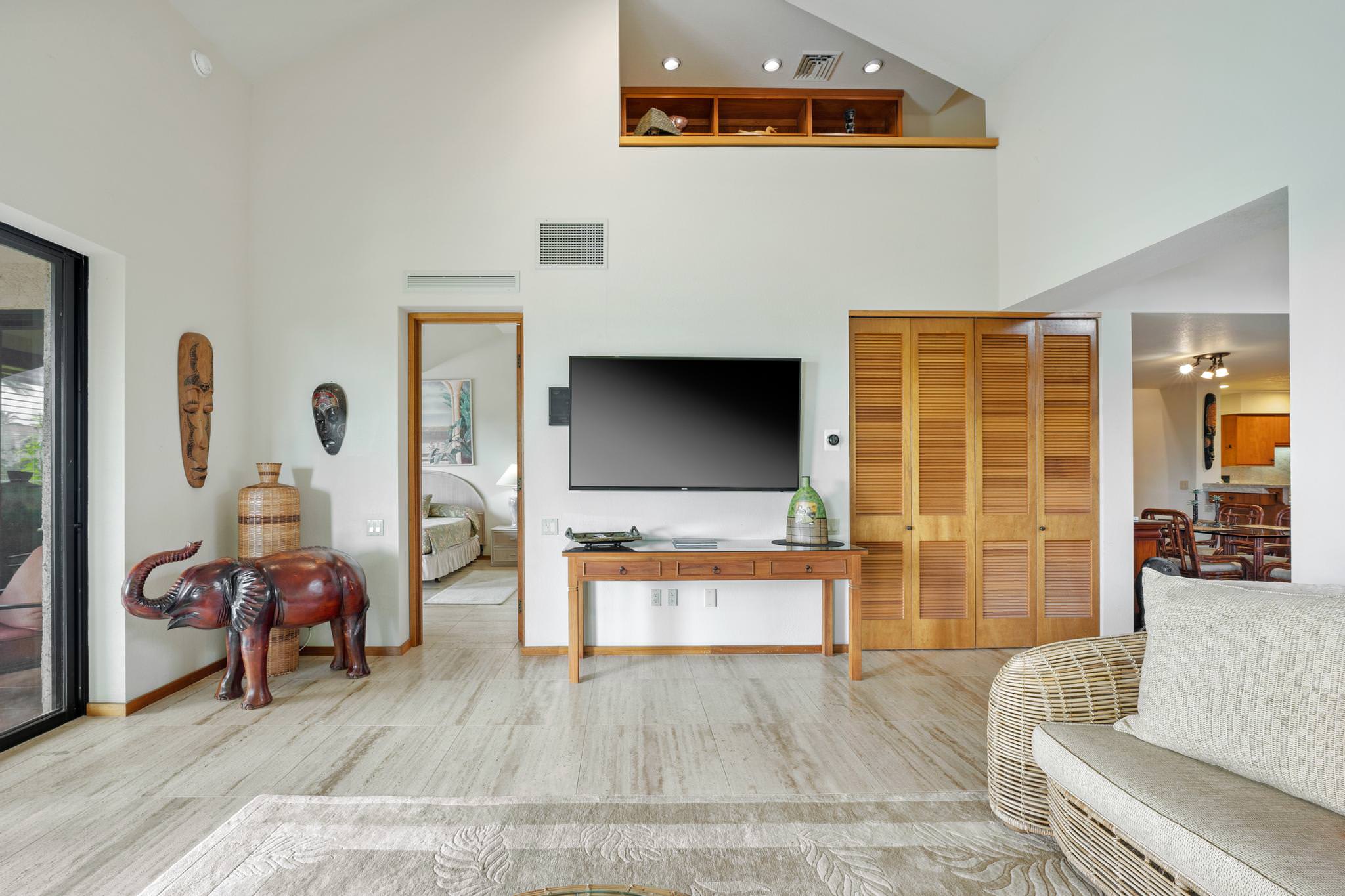 Tropical living room with 70