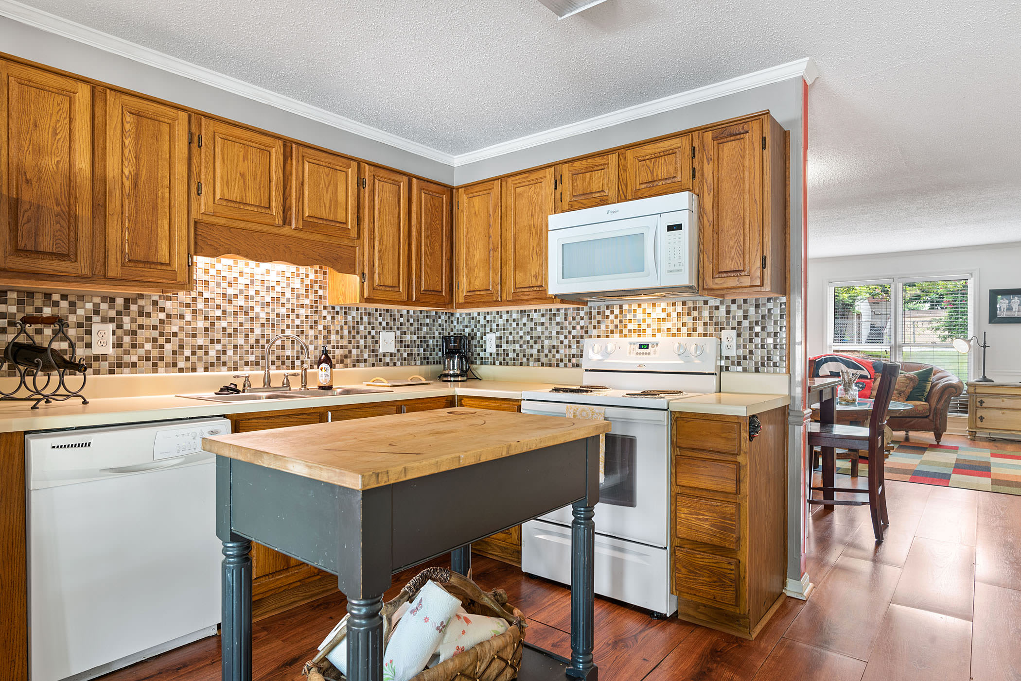 Five Points Dawg Crib On Campus 5