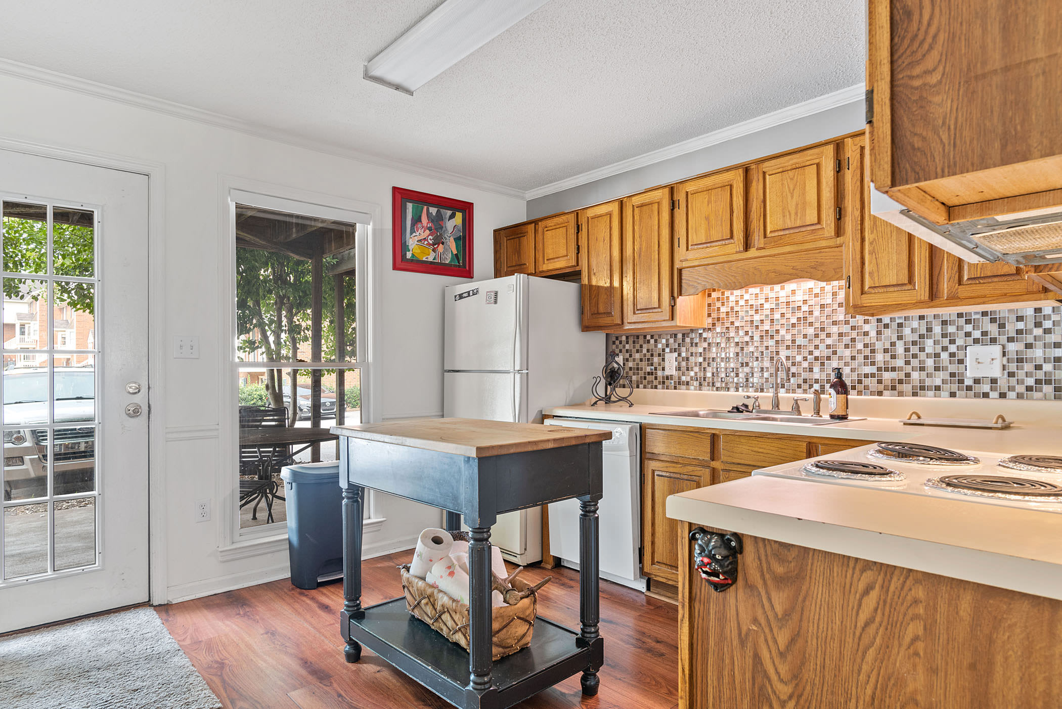 Five Points Dawg Crib On Campus 8