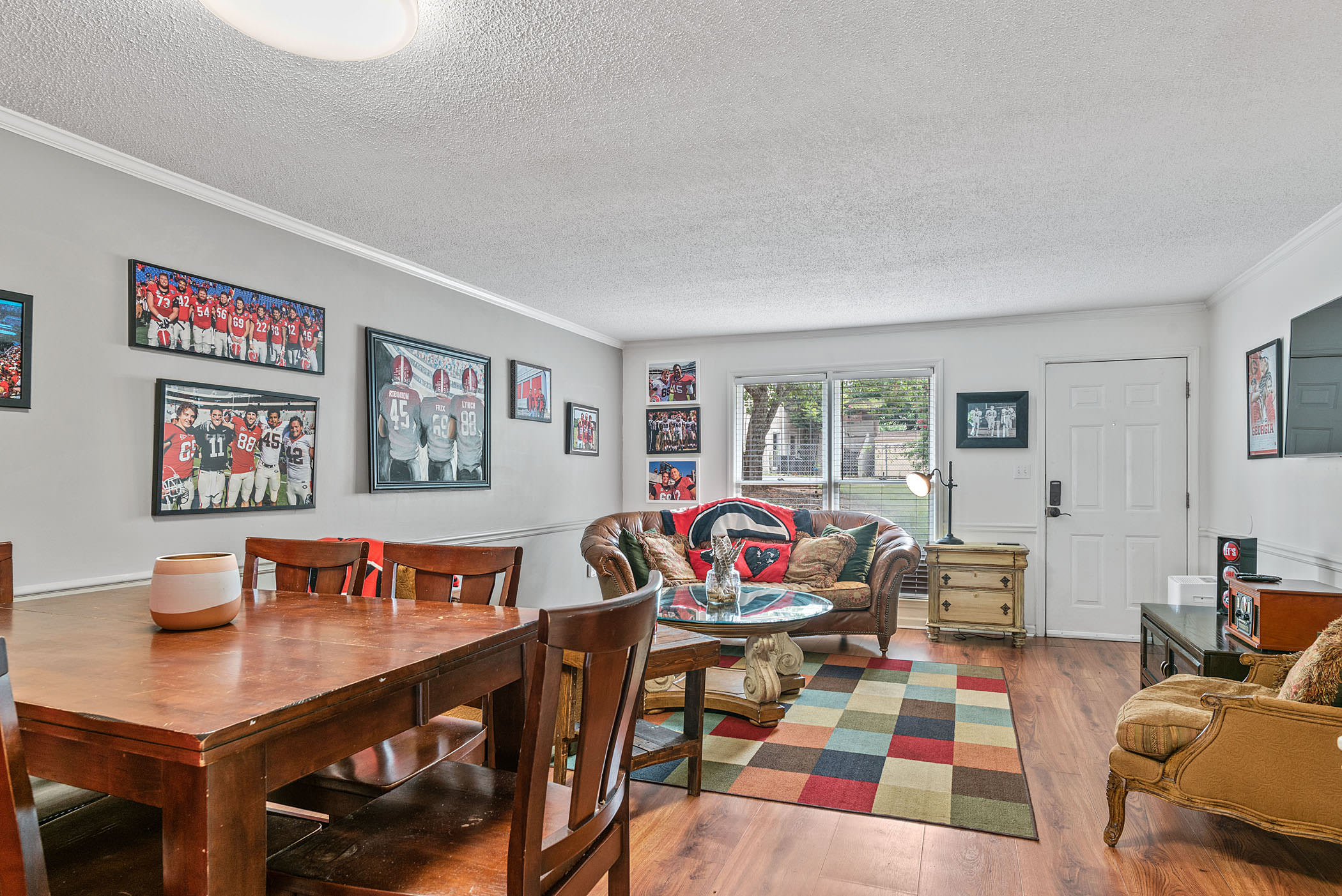 Five Points Dawg Crib On Campus 7