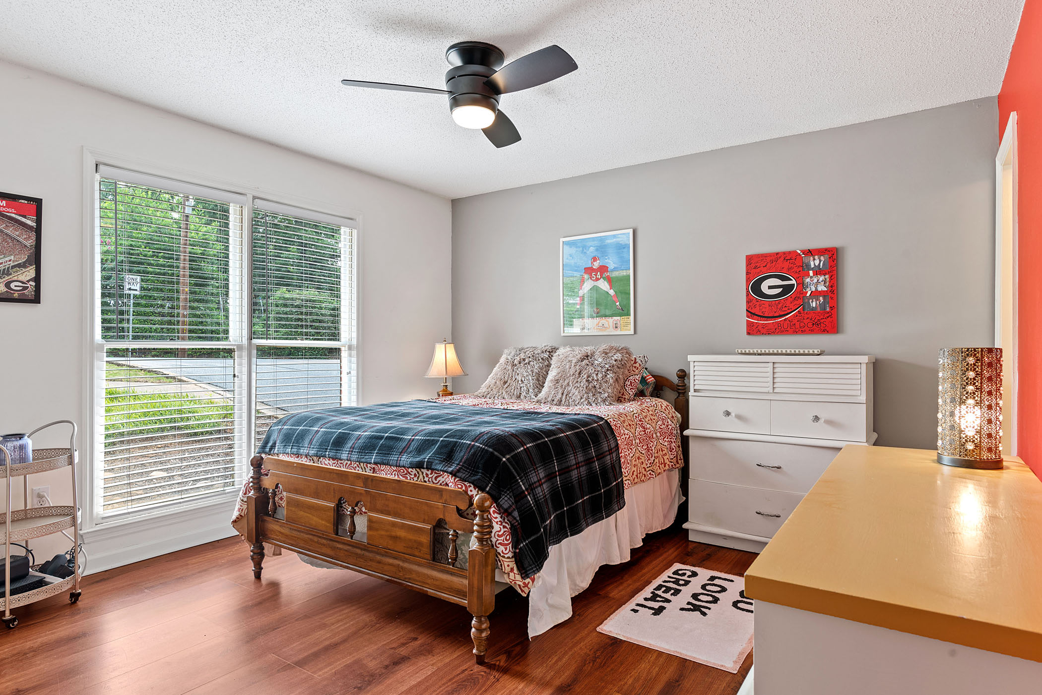 Five Points Dawg Crib On Campus 2