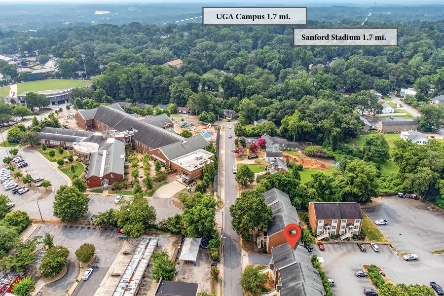 Five Points Dawg Crib On Campus 6