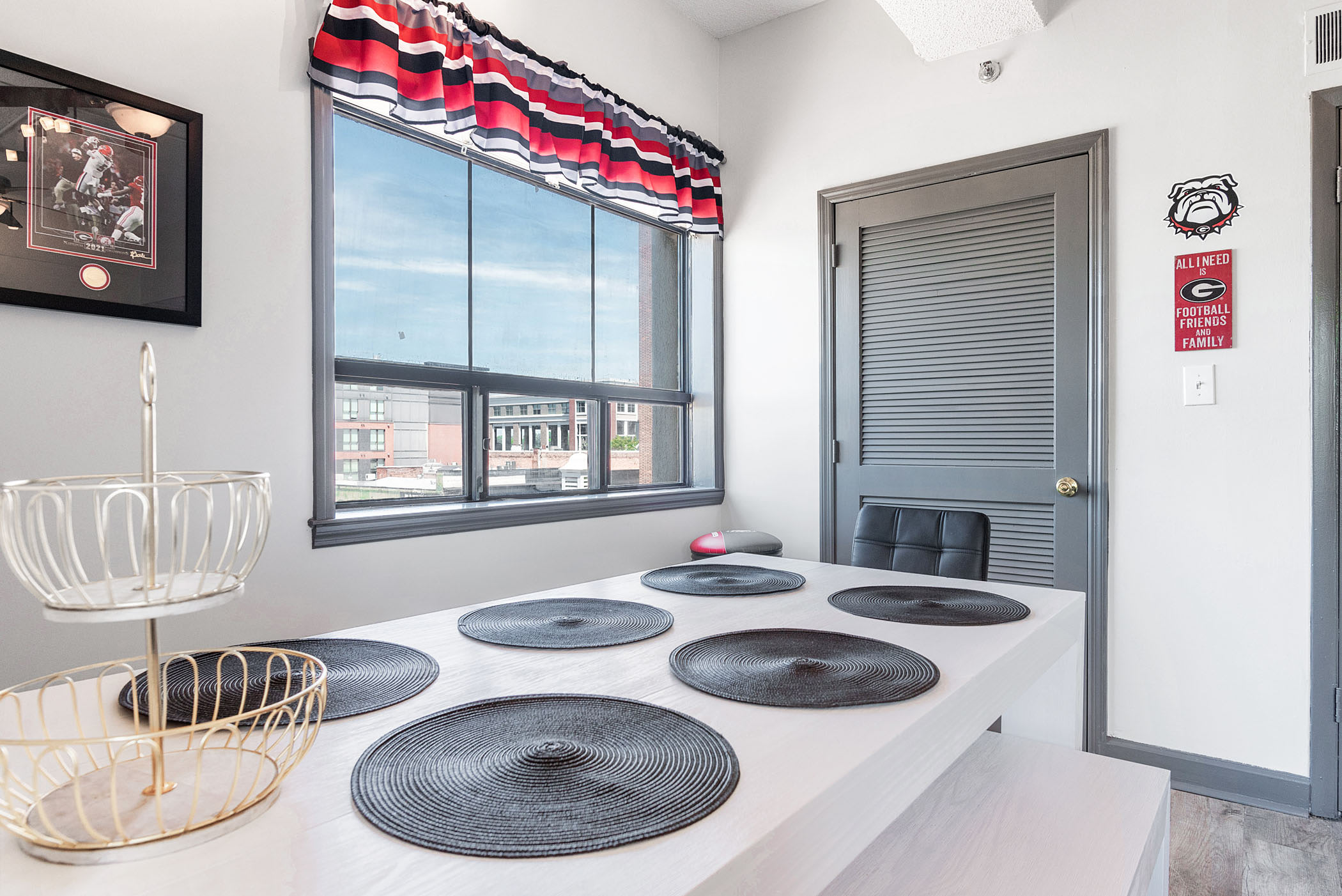 Home is Where the Arch is - Across from UGA! 3