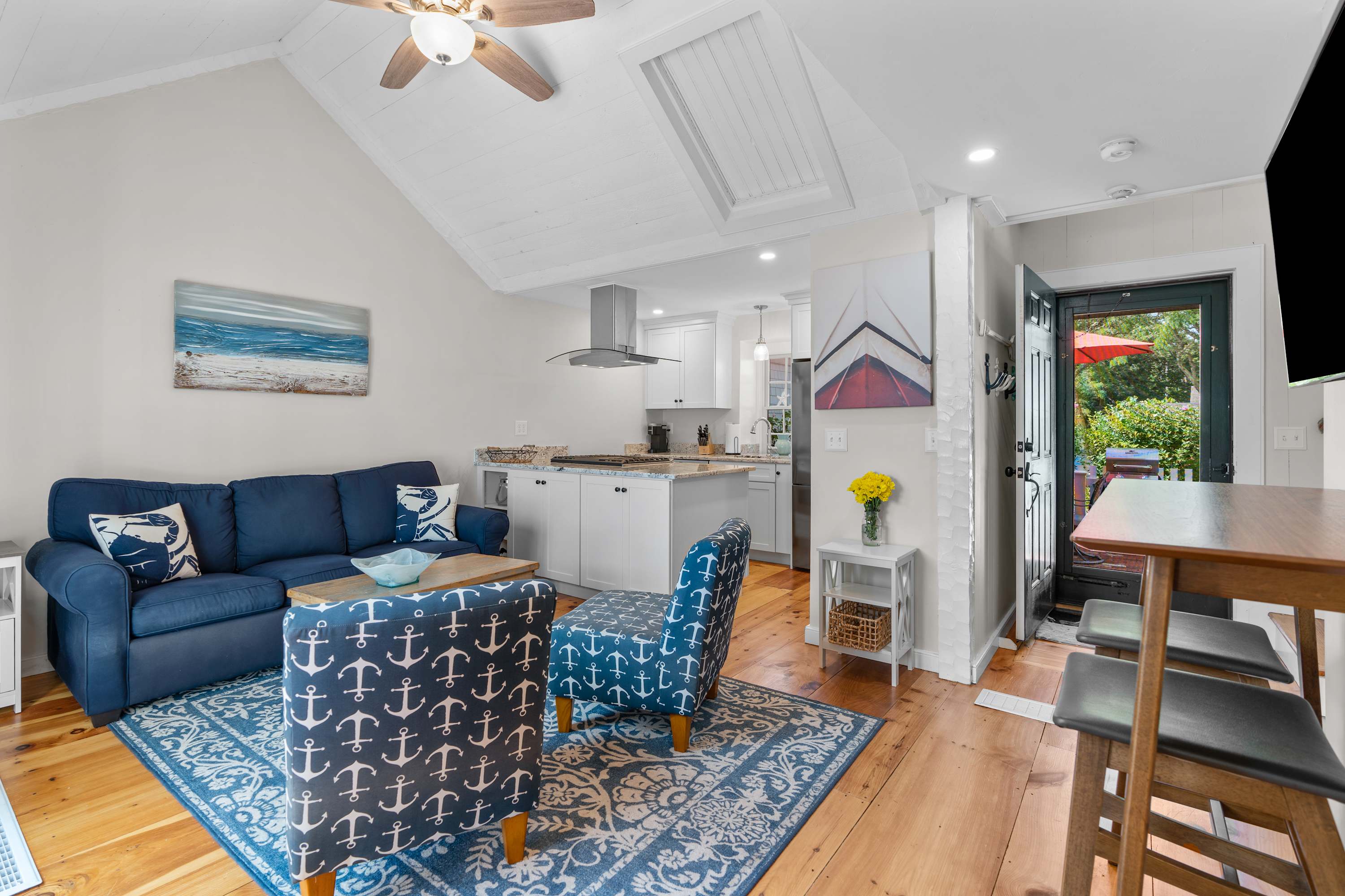 Featured Property Vineyard Sound Retreat Sleeps 6!