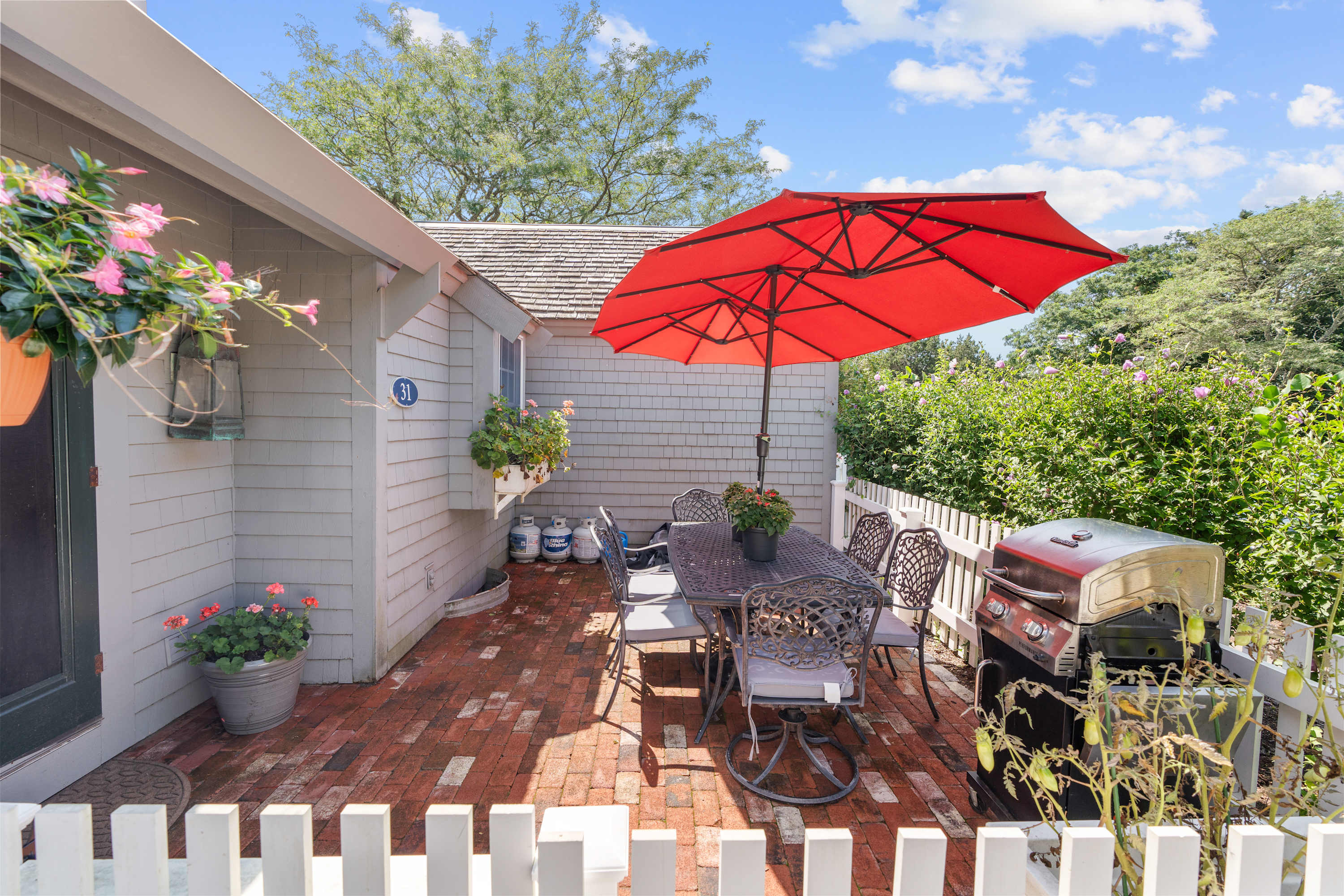 Vineyard Sound Retreat Sleeps 6! 2