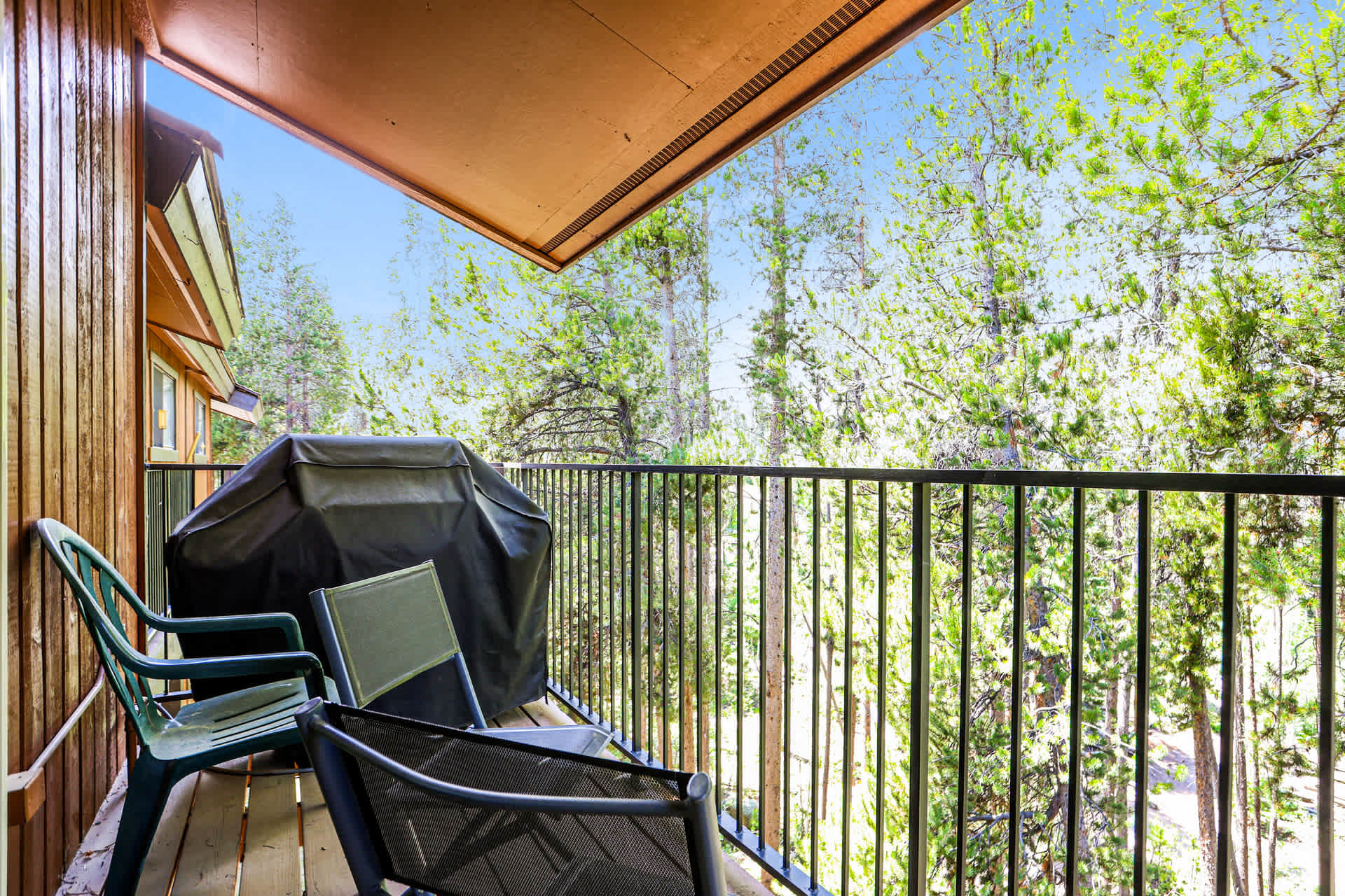 Smell the pine air on the balcony in the summer