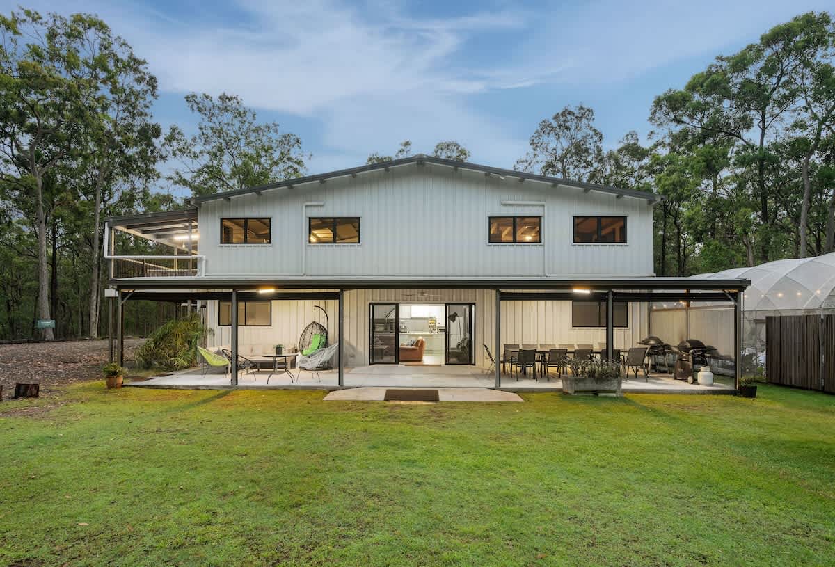 8 bedrooms 4 bath for 20+ near Mt Cotton — Sheldon, Queensland — vacation rental