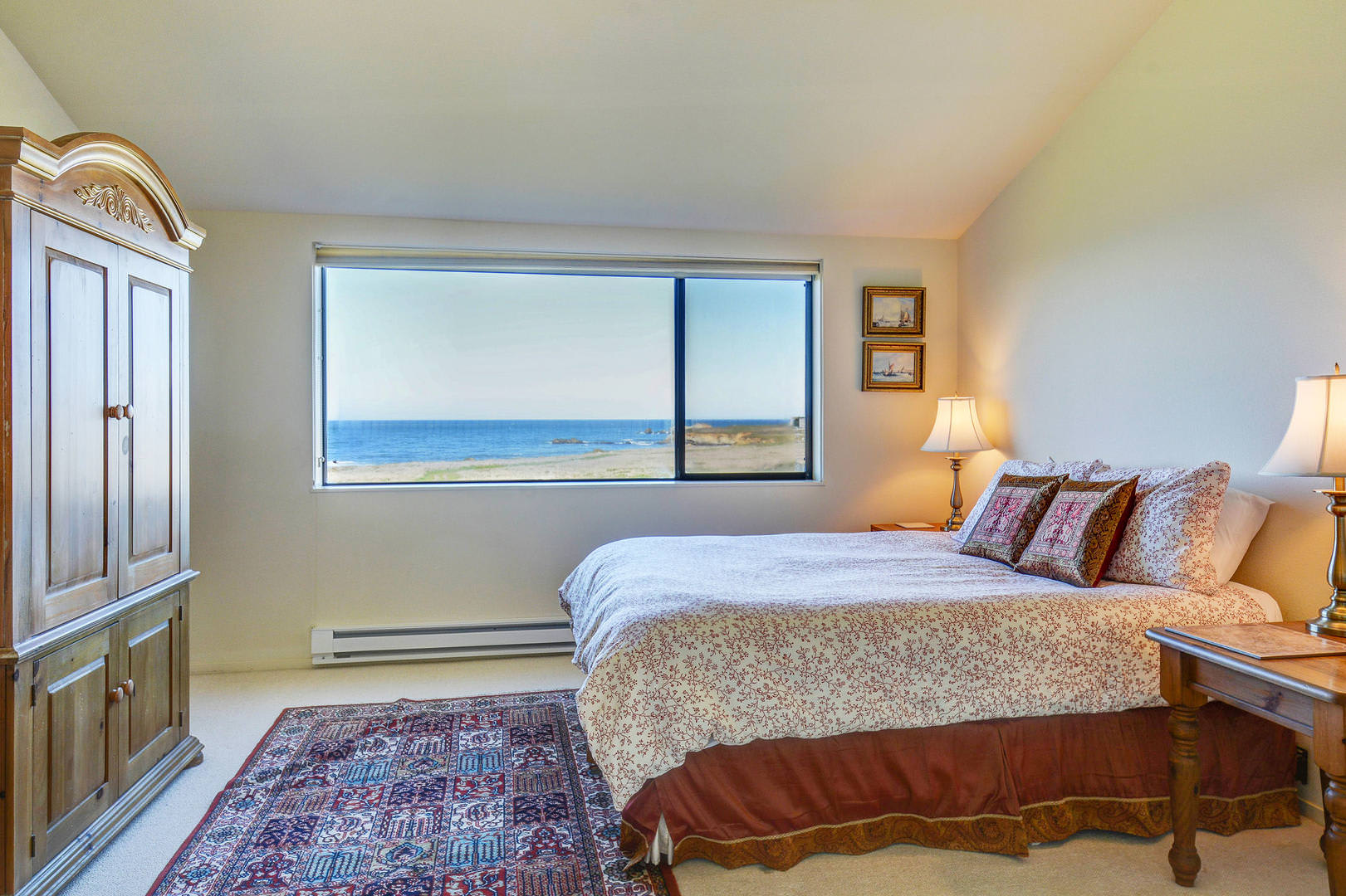 Master Bedroom: King Bed