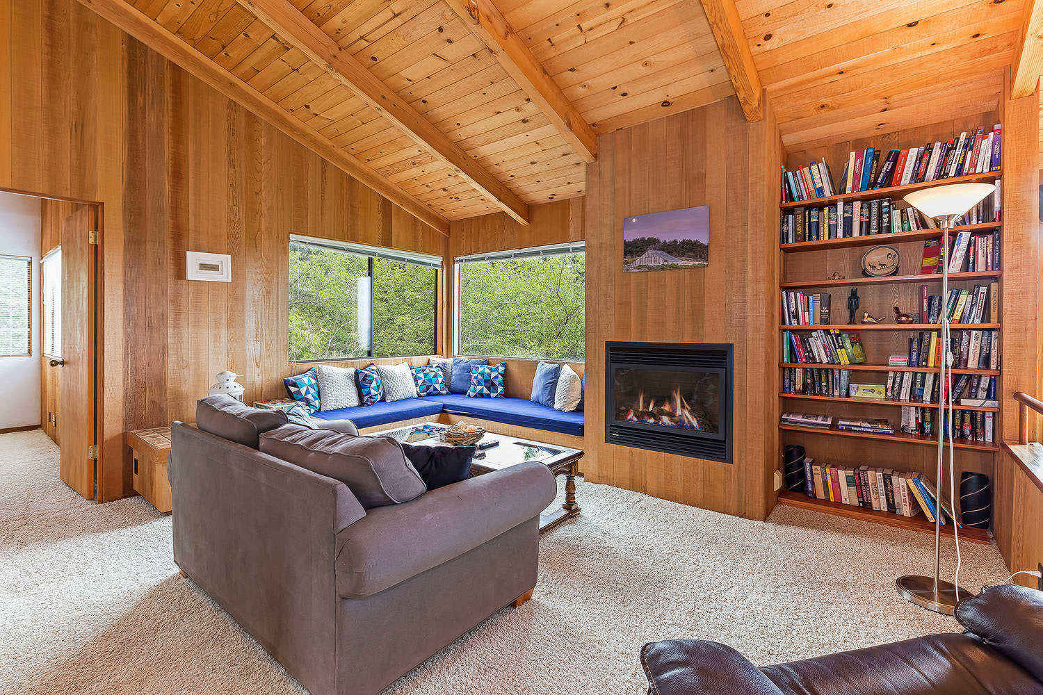 Seaclusion - Close to Trails - Hot Tub