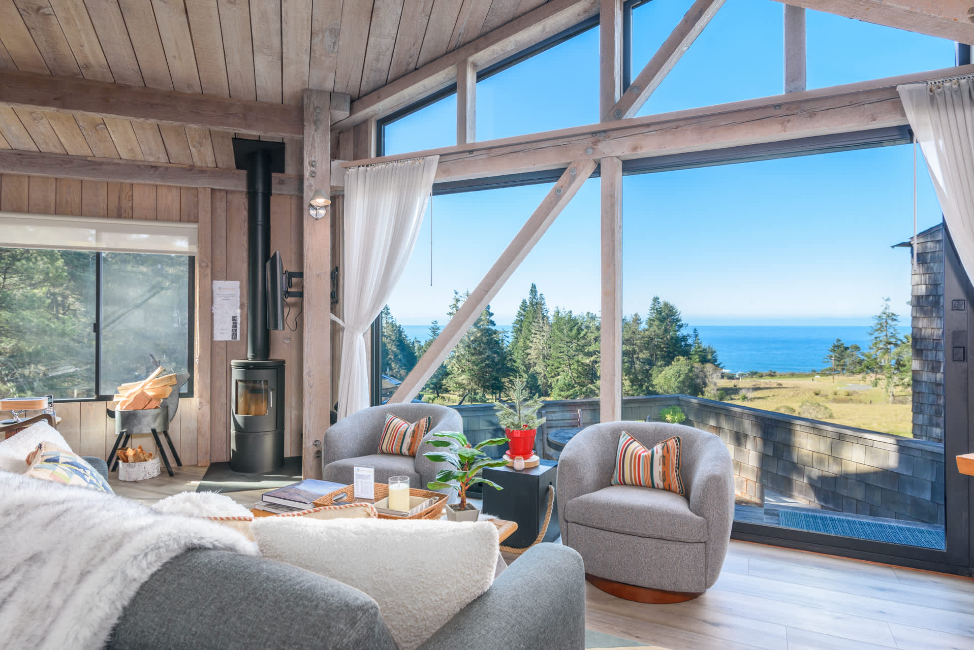 Architectural Treasure - Private Hot Tub!