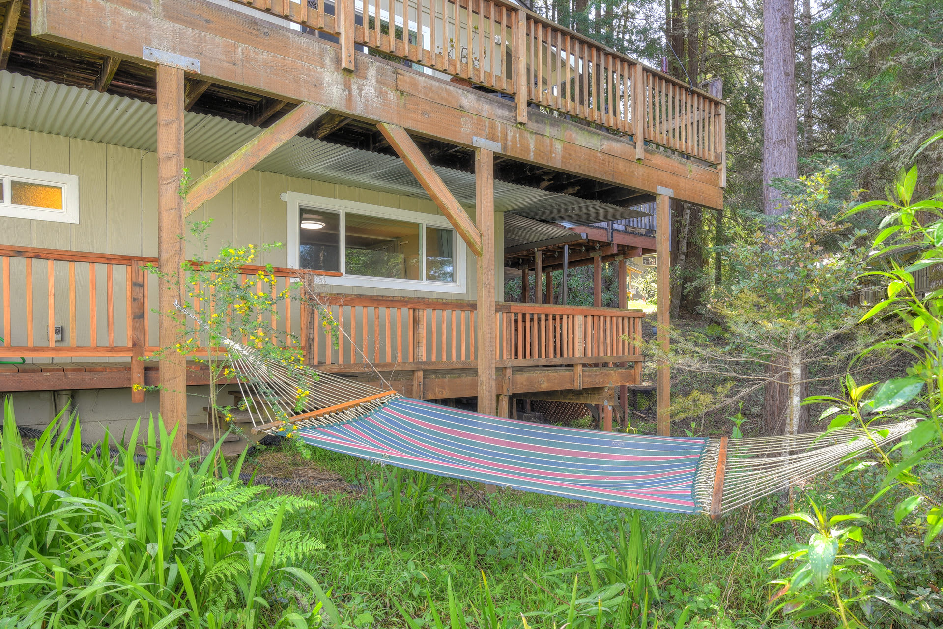 Swing and rest in the hammock