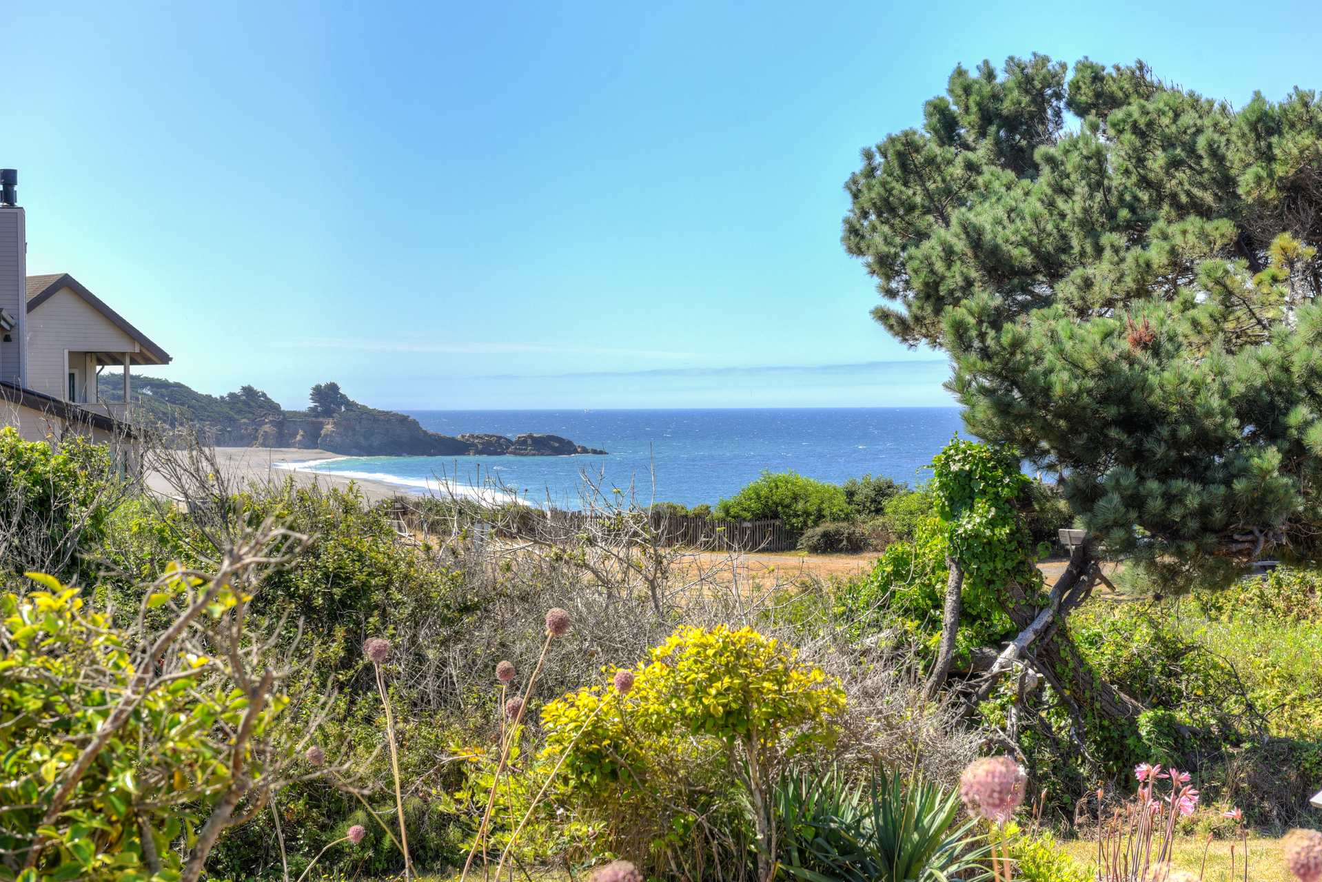 Vacation with the best ocean and bluff side views