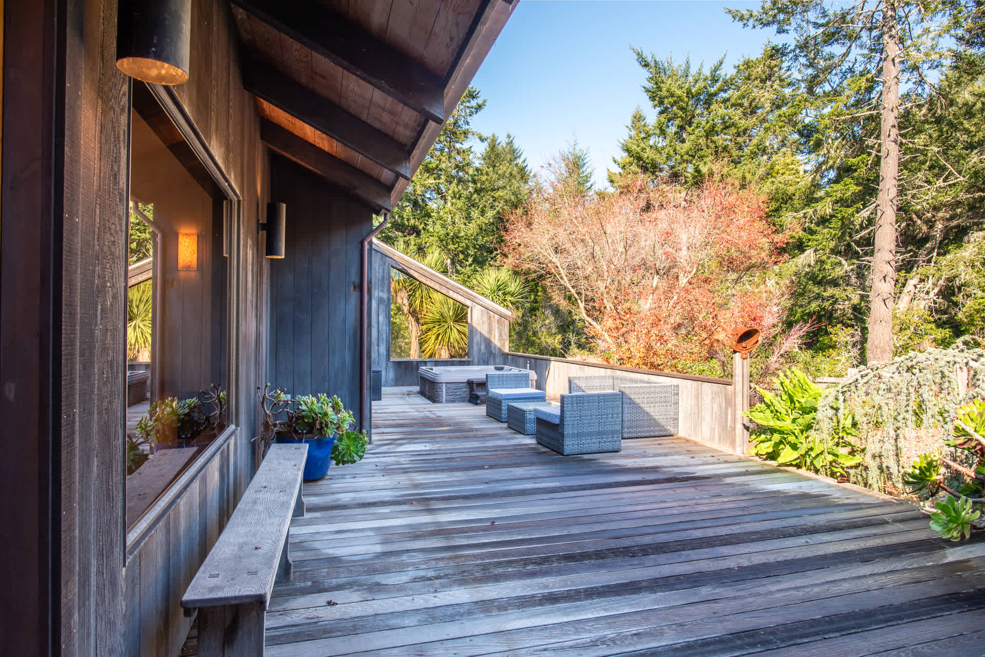 Serene 3 BDRM with Hot Tub & EV Charger 7