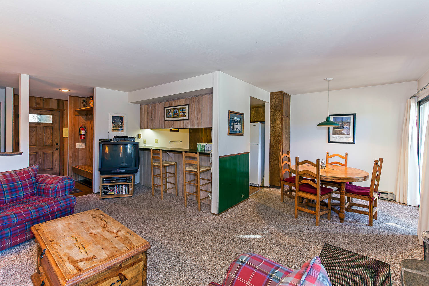 Living area with dining table